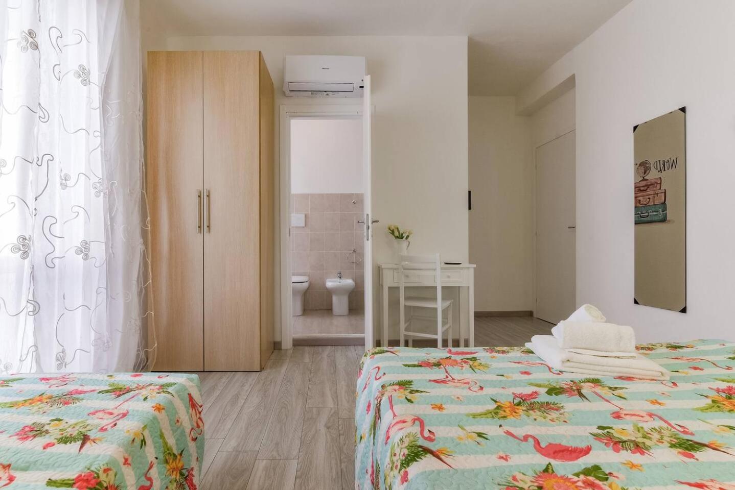 Triple Room with Private Bathroom - Photo 7