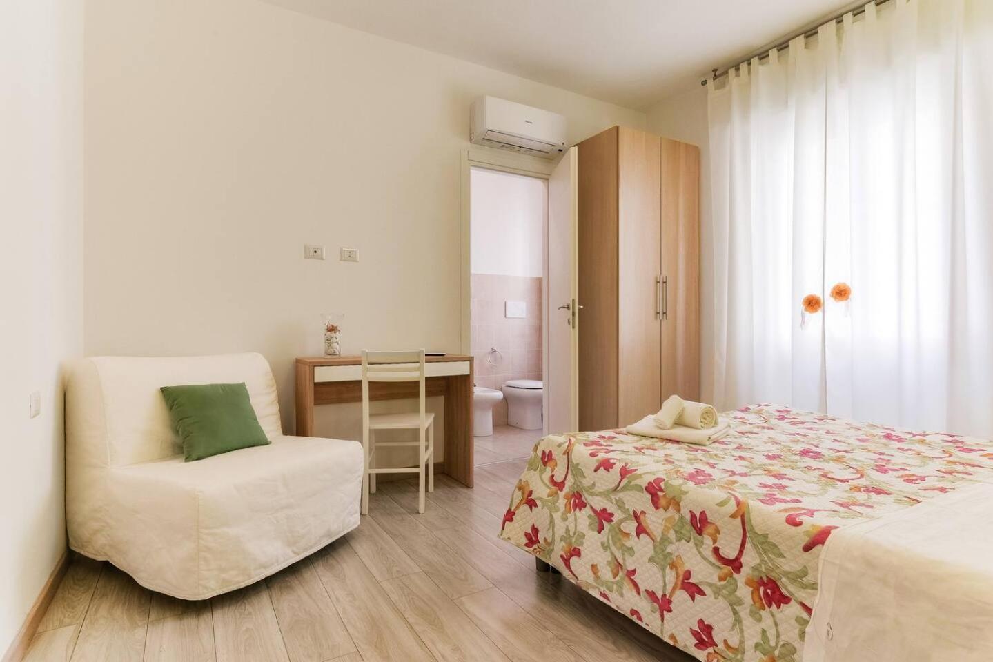 Triple Room with Private Bathroom - Photo 5