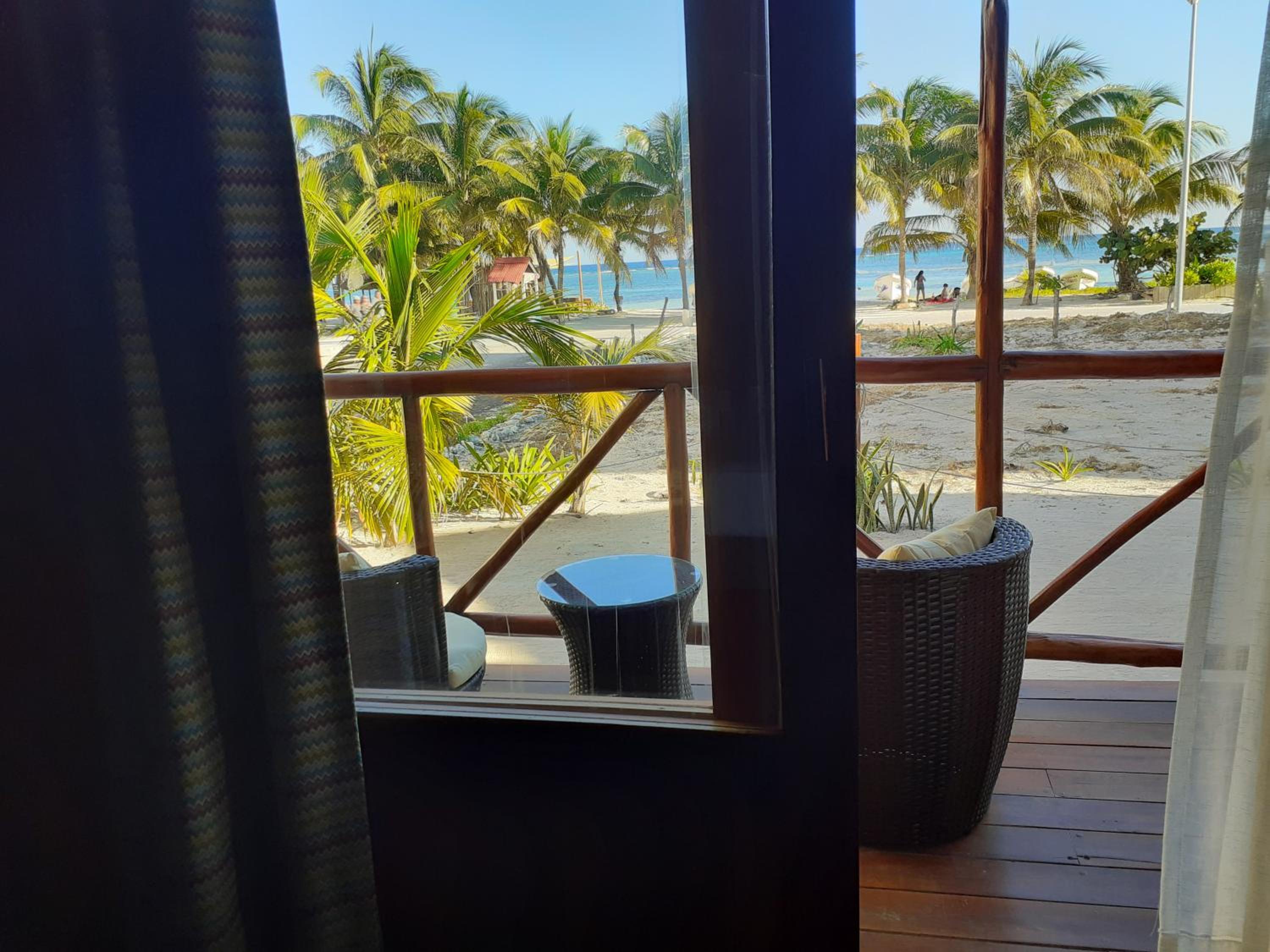 Quadruple Room with Sea View - Photo 16