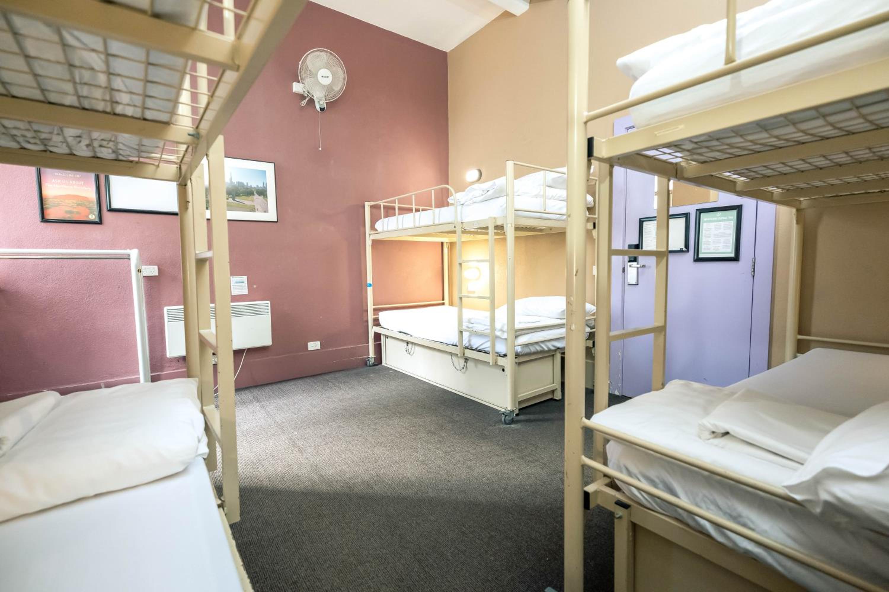 Bed in 6-Bed Mixed Dormitory Room with Shared Bathroom photo 2