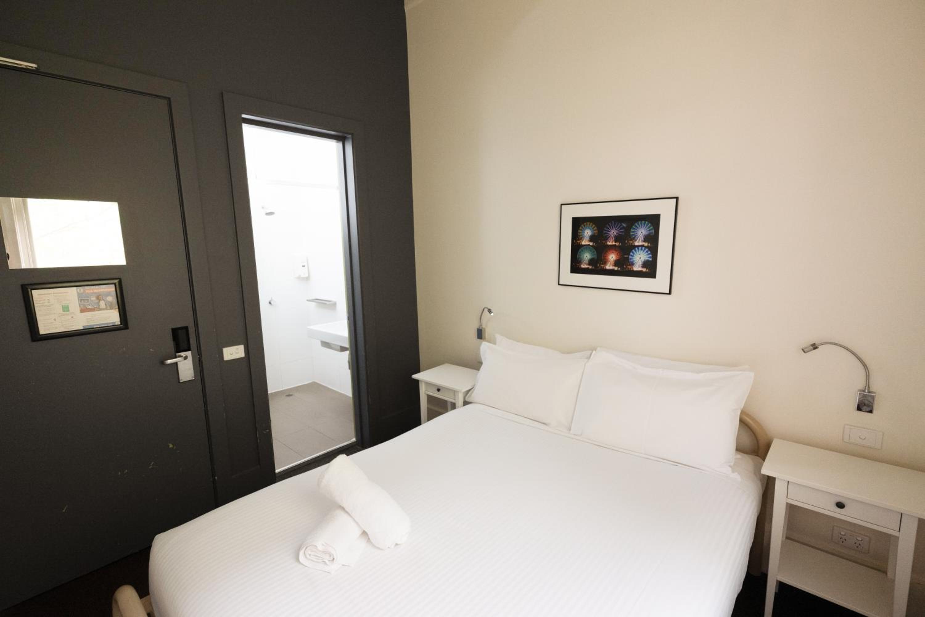 Double Room with Ensuite photo 1