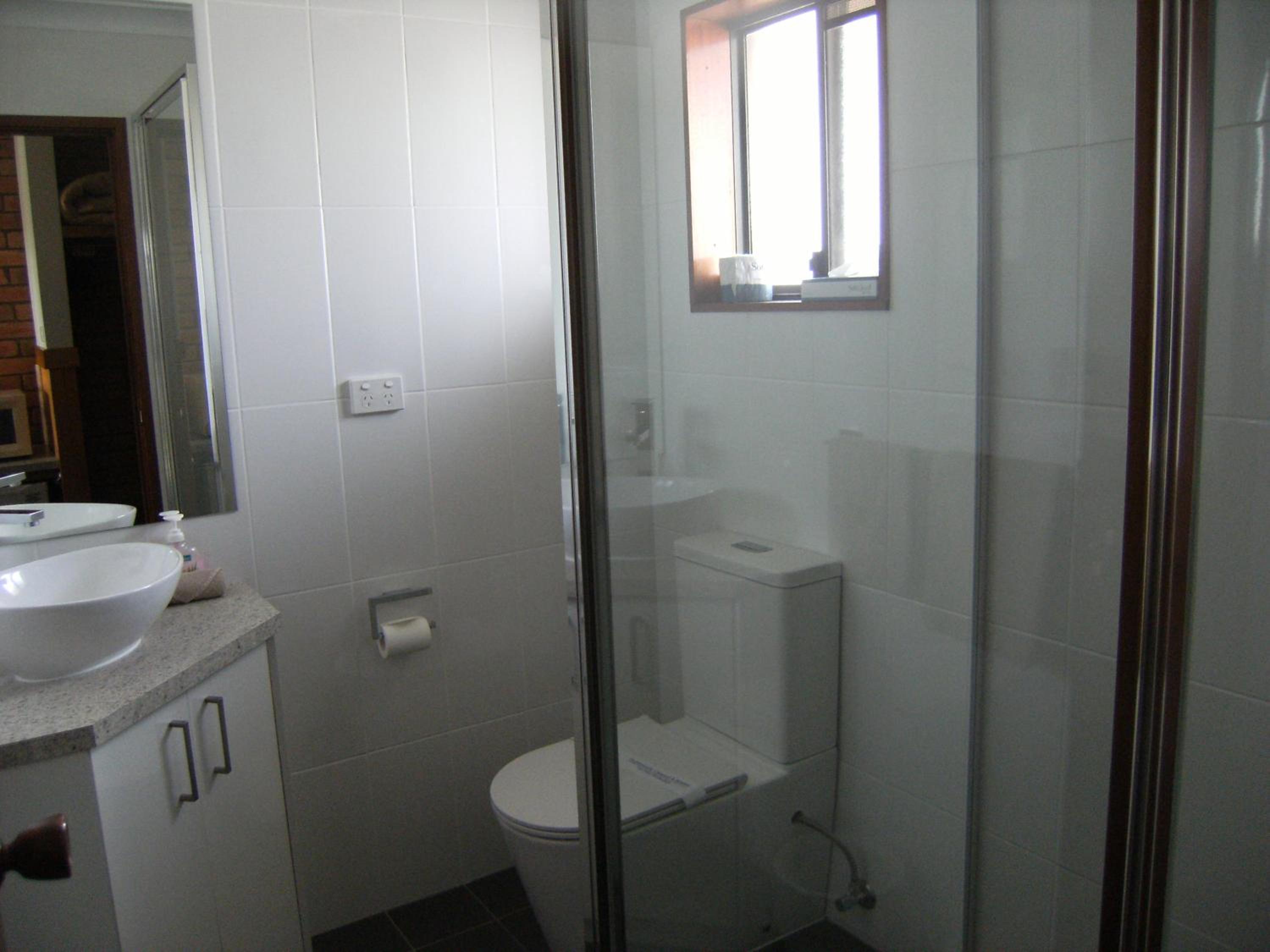 Standard Twin Room - Photo 4