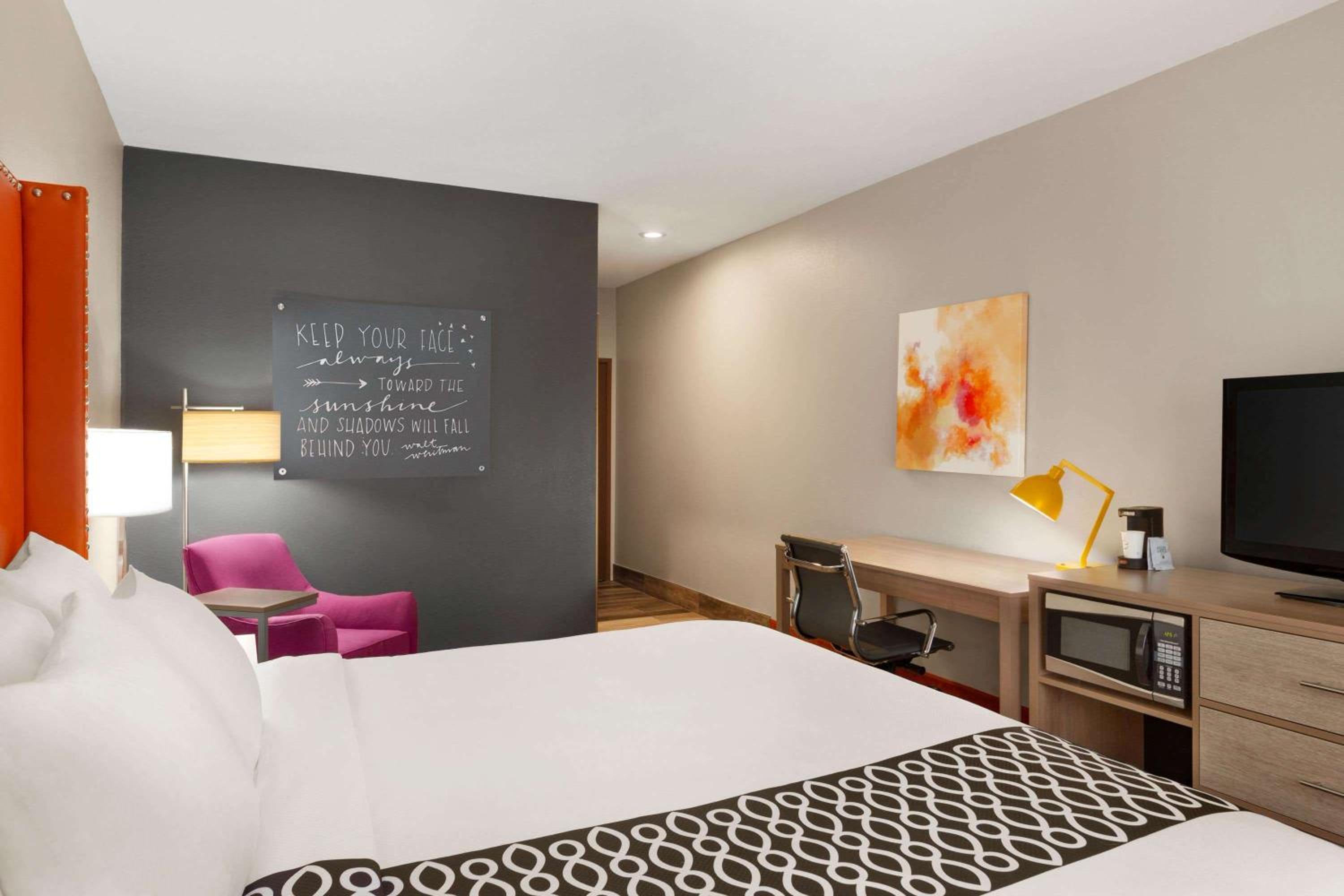 Standard King Room - Photo 4