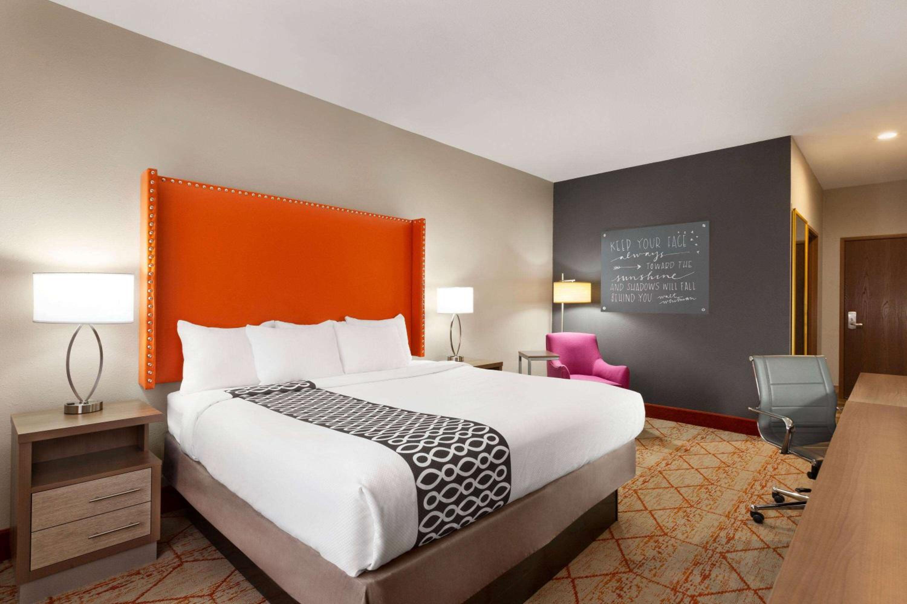 Standard King Room - Photo 2