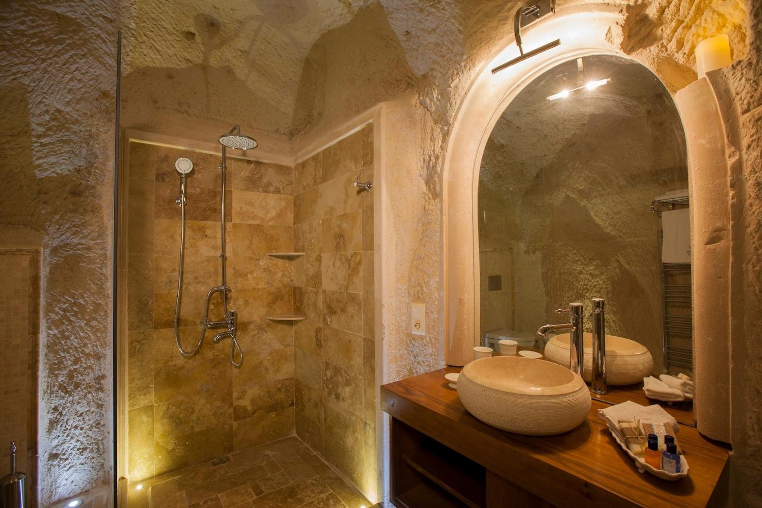 Cave Suite - Photo 9