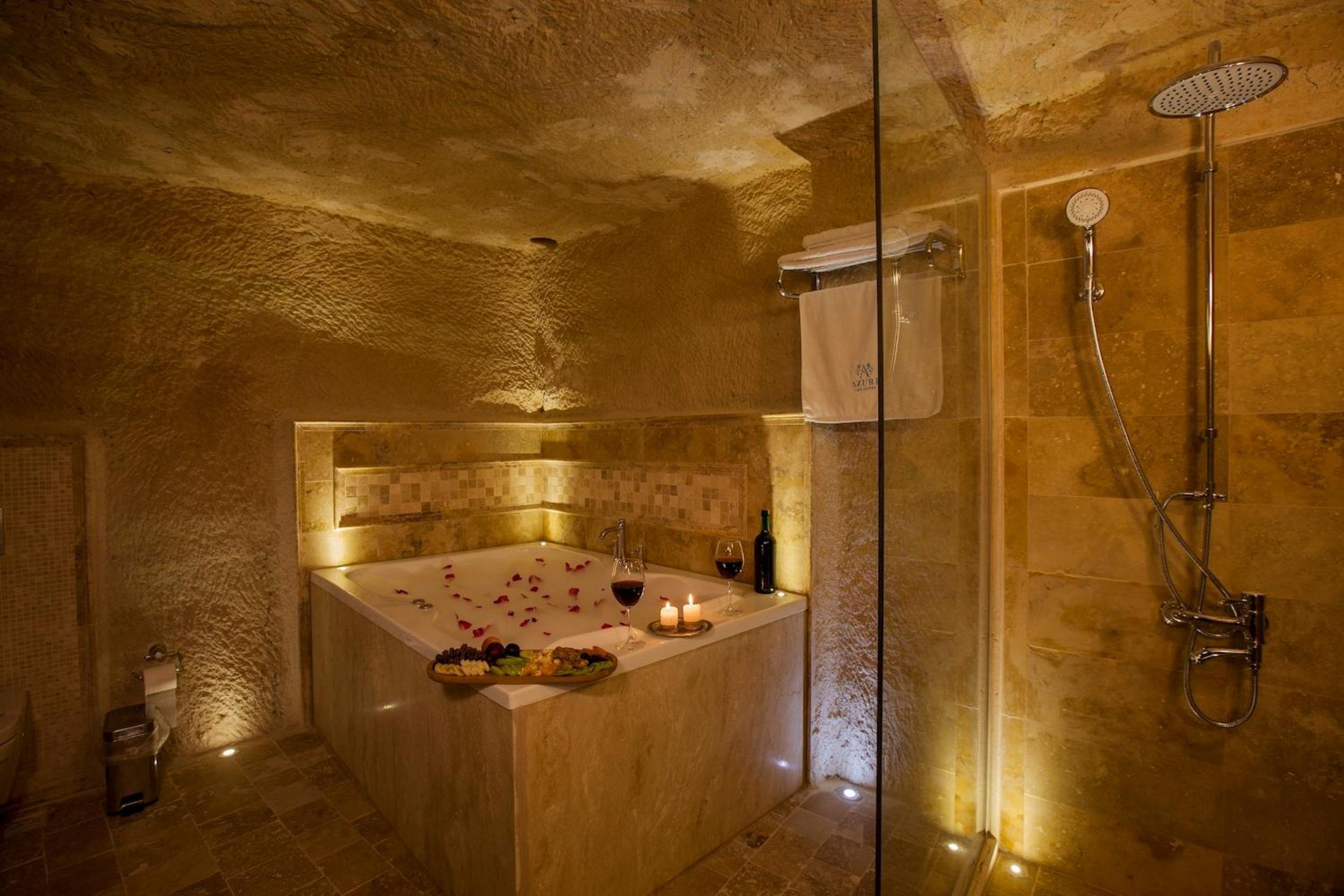 Exclusive Cave Suite  - Photo 2