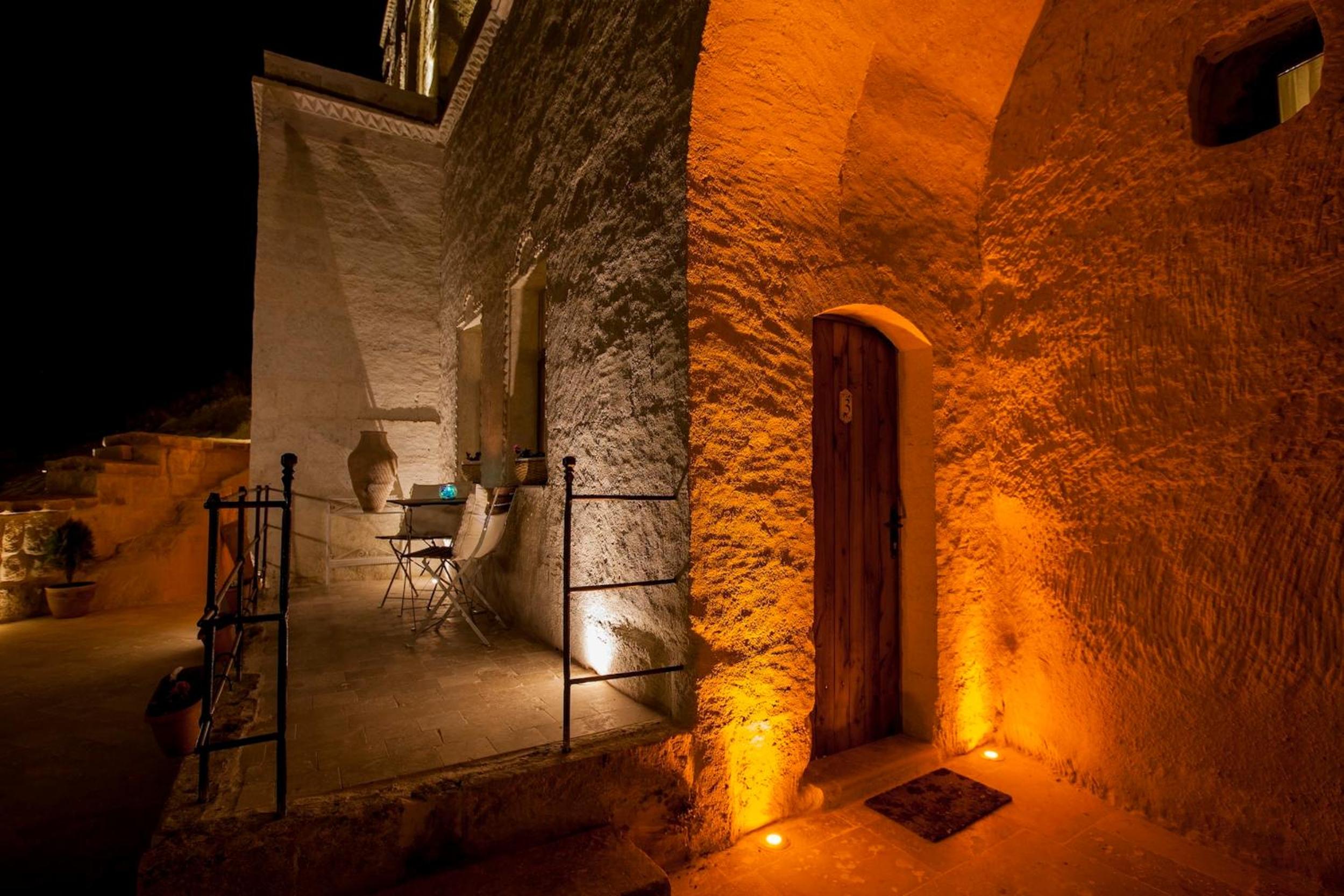 Exclusive Cave Suite  - Photo 3