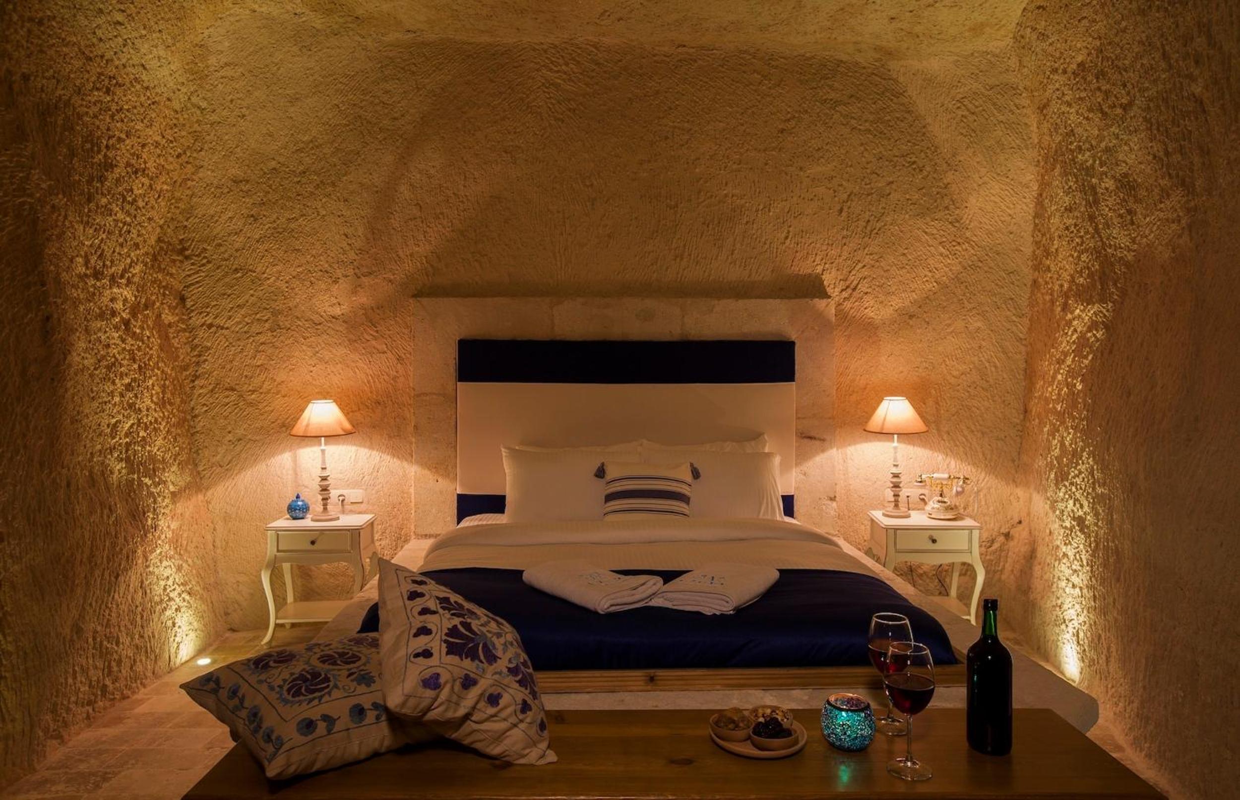 Cave Suite - Photo 11