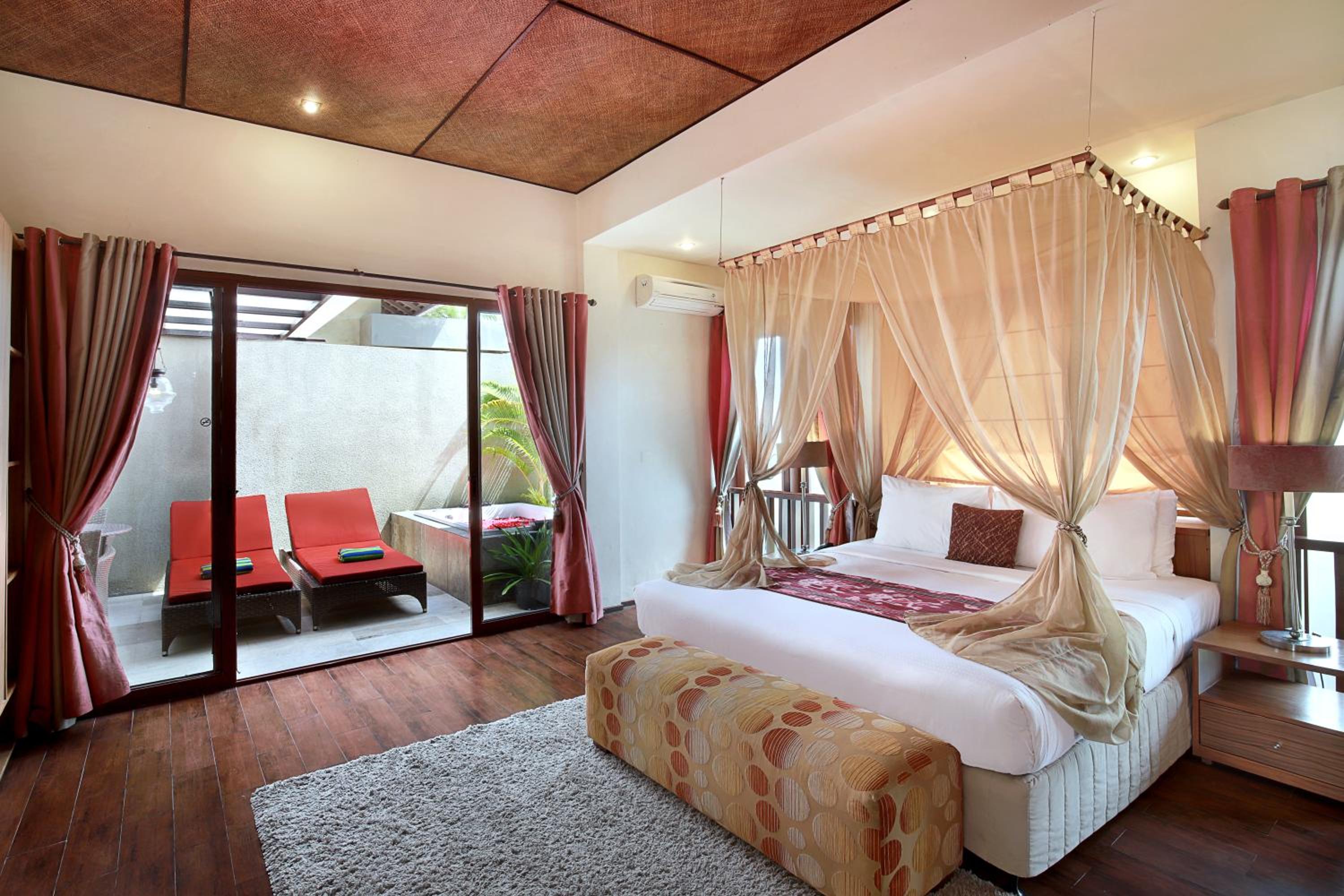 Special Offer - Honeymoon Package at One-Bedroom Suite with Hot Tub - Photo 4
