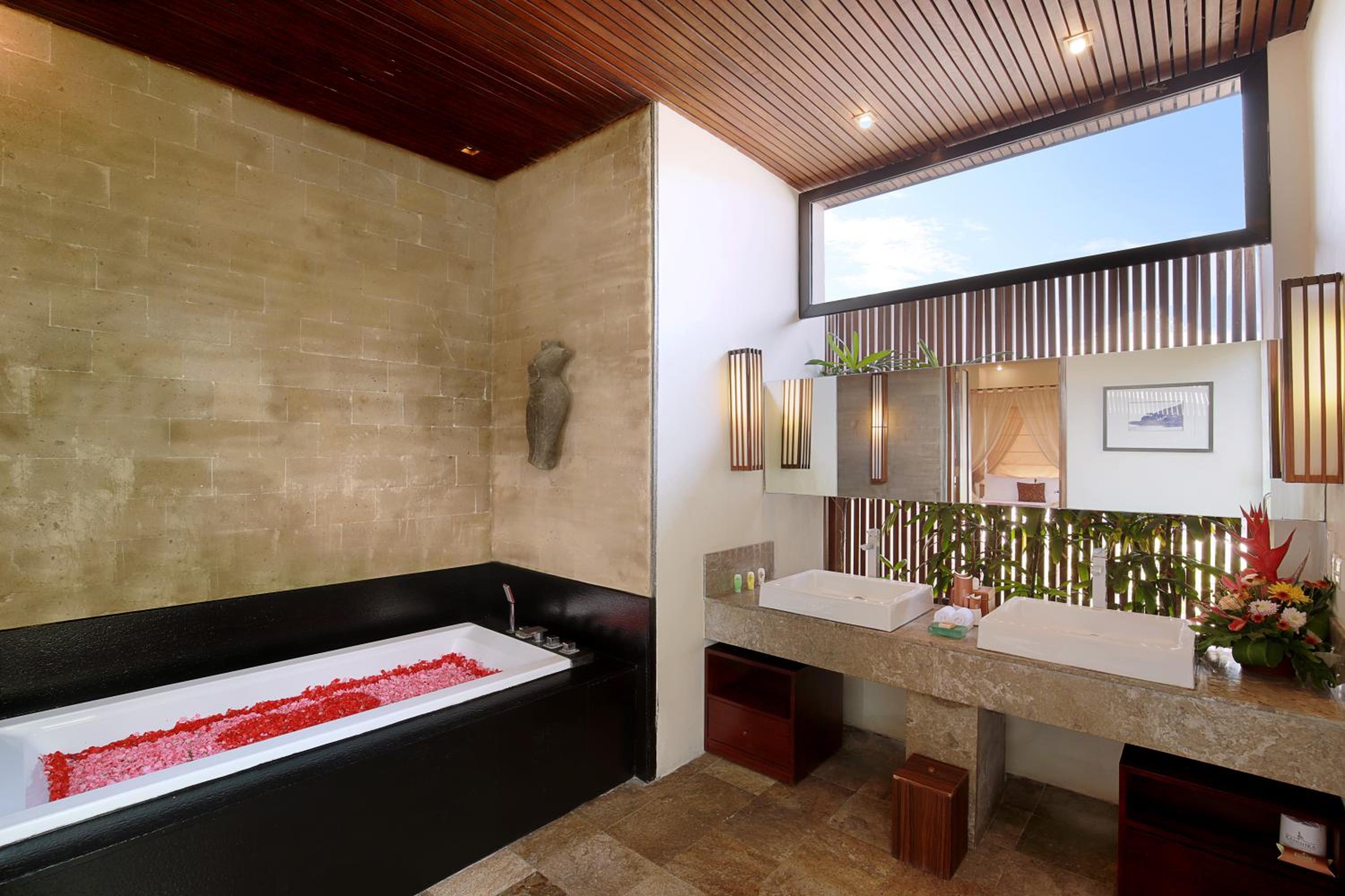 Special Offer - Honeymoon Package at One-Bedroom Suite with Hot Tub - Photo 7