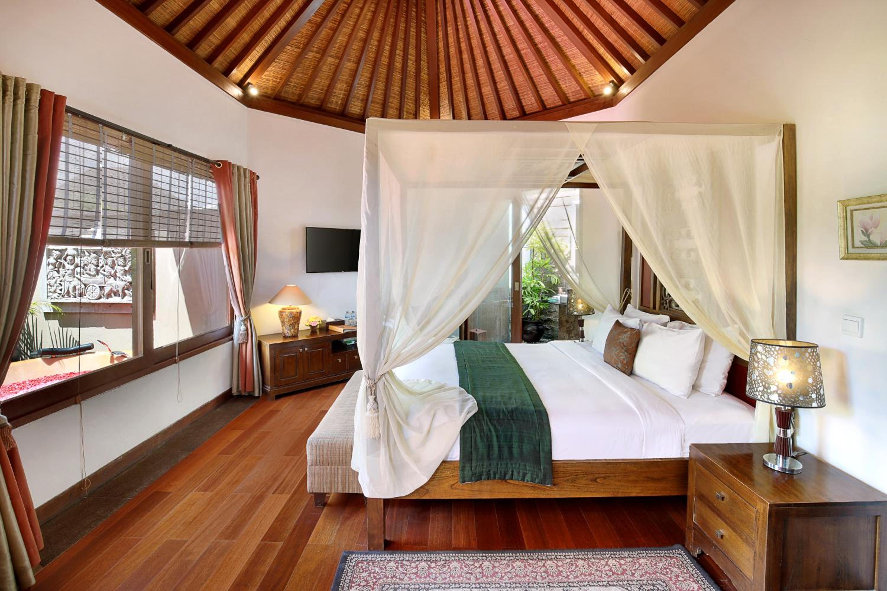 Special Offer - Honeymoon Package at One-Bedroom Suite with Hot Tub - Photo 1