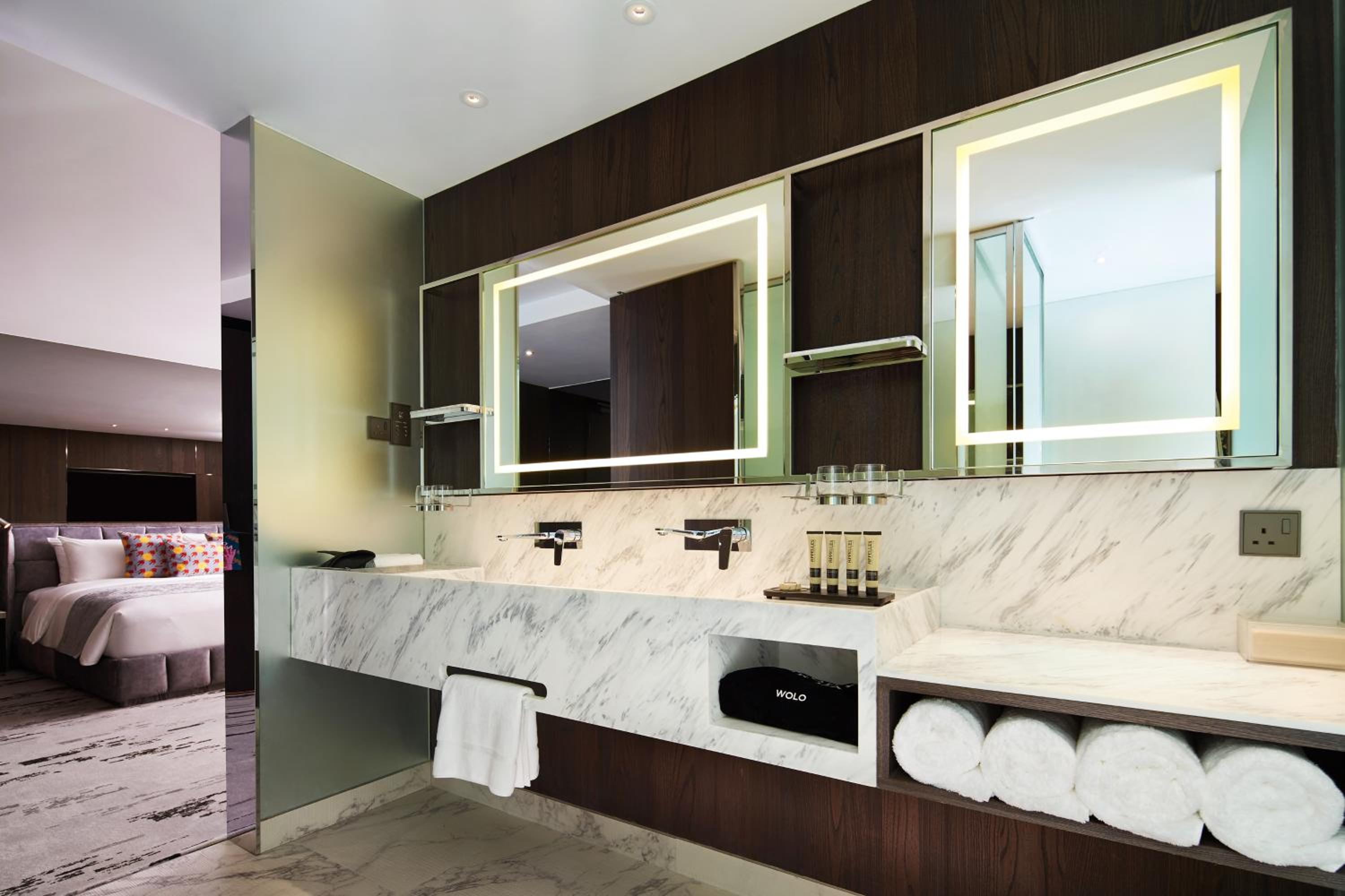 WOLO Suite with window photo 3