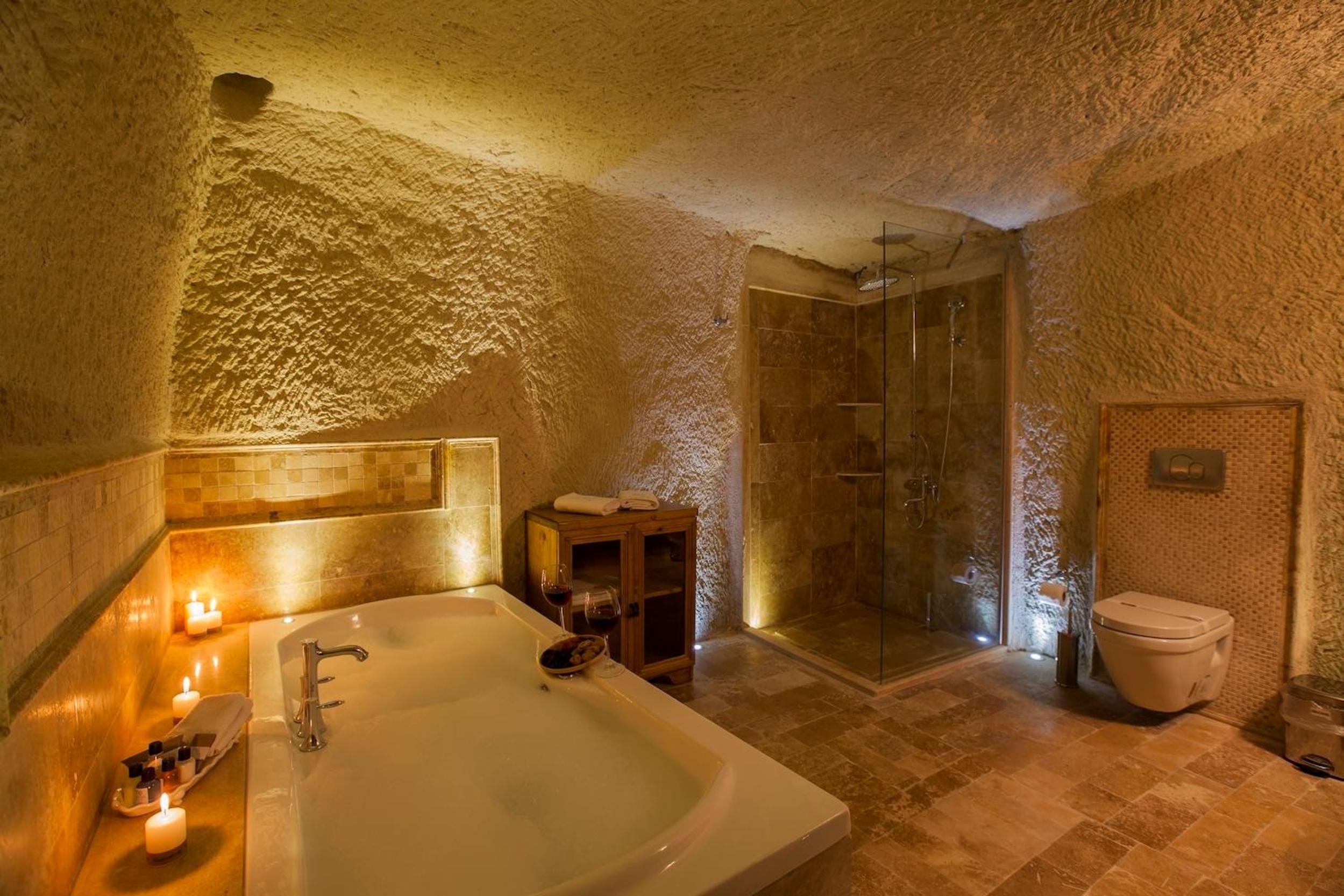 Standard King Room - Photo 5