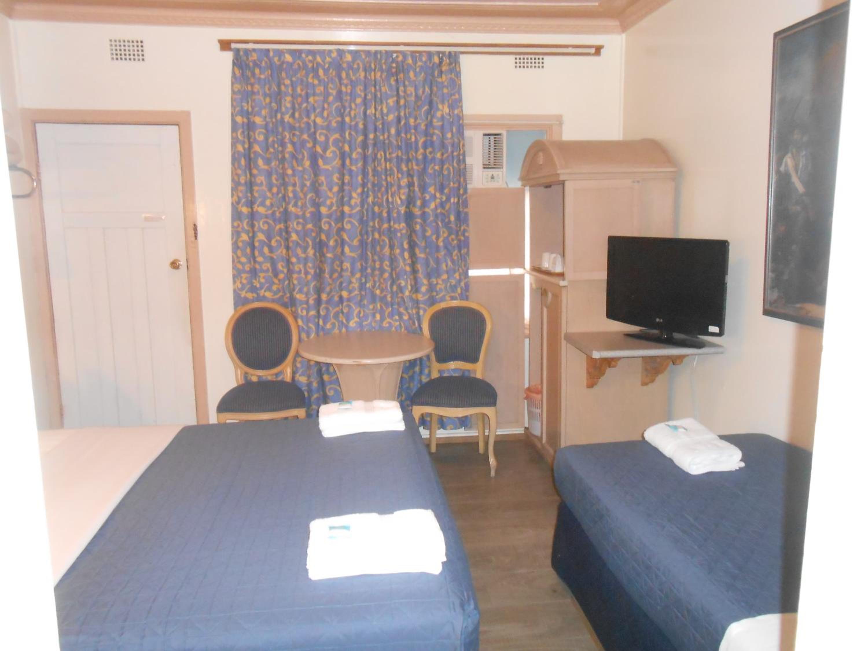 Double or Twin Room with Private Bathroom - Photo 7