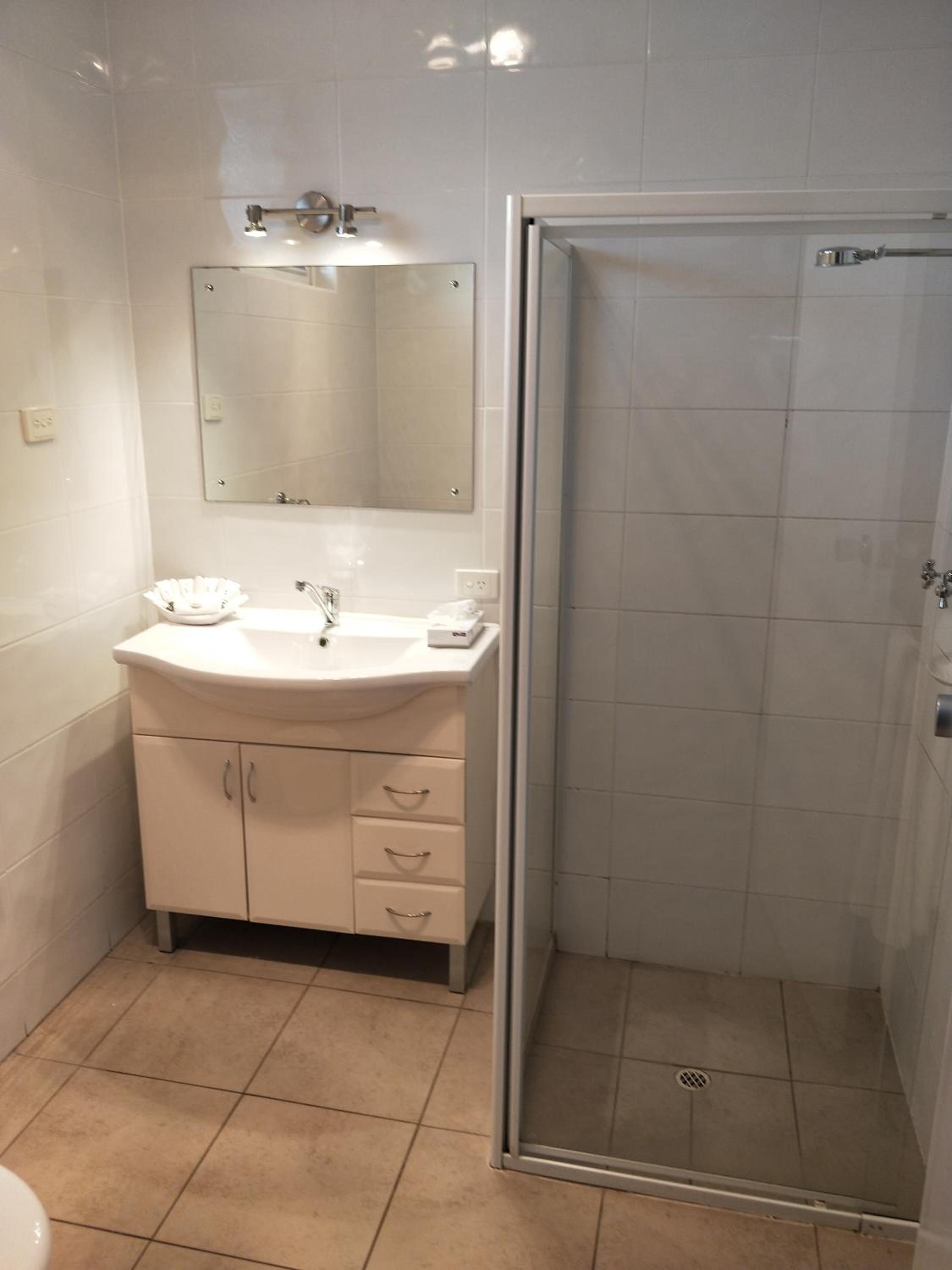 Twin Room - Photo 3