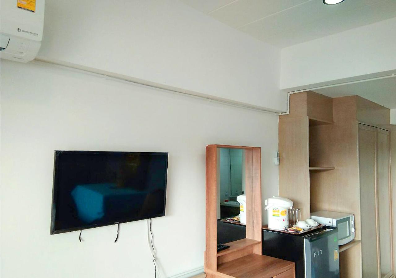 One-Bedroom Apartment - Photo 12