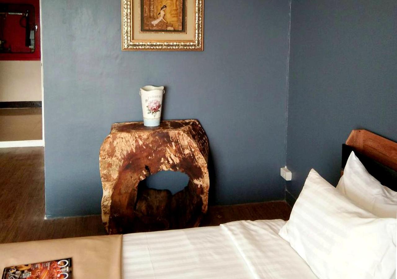 One-Bedroom Apartment - Photo 8