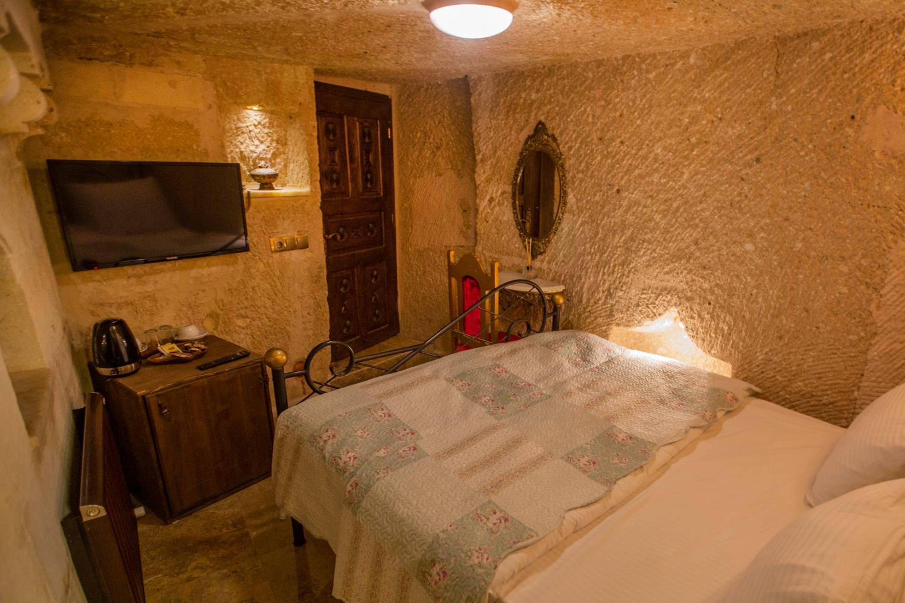 Cave Room - Photo 3
