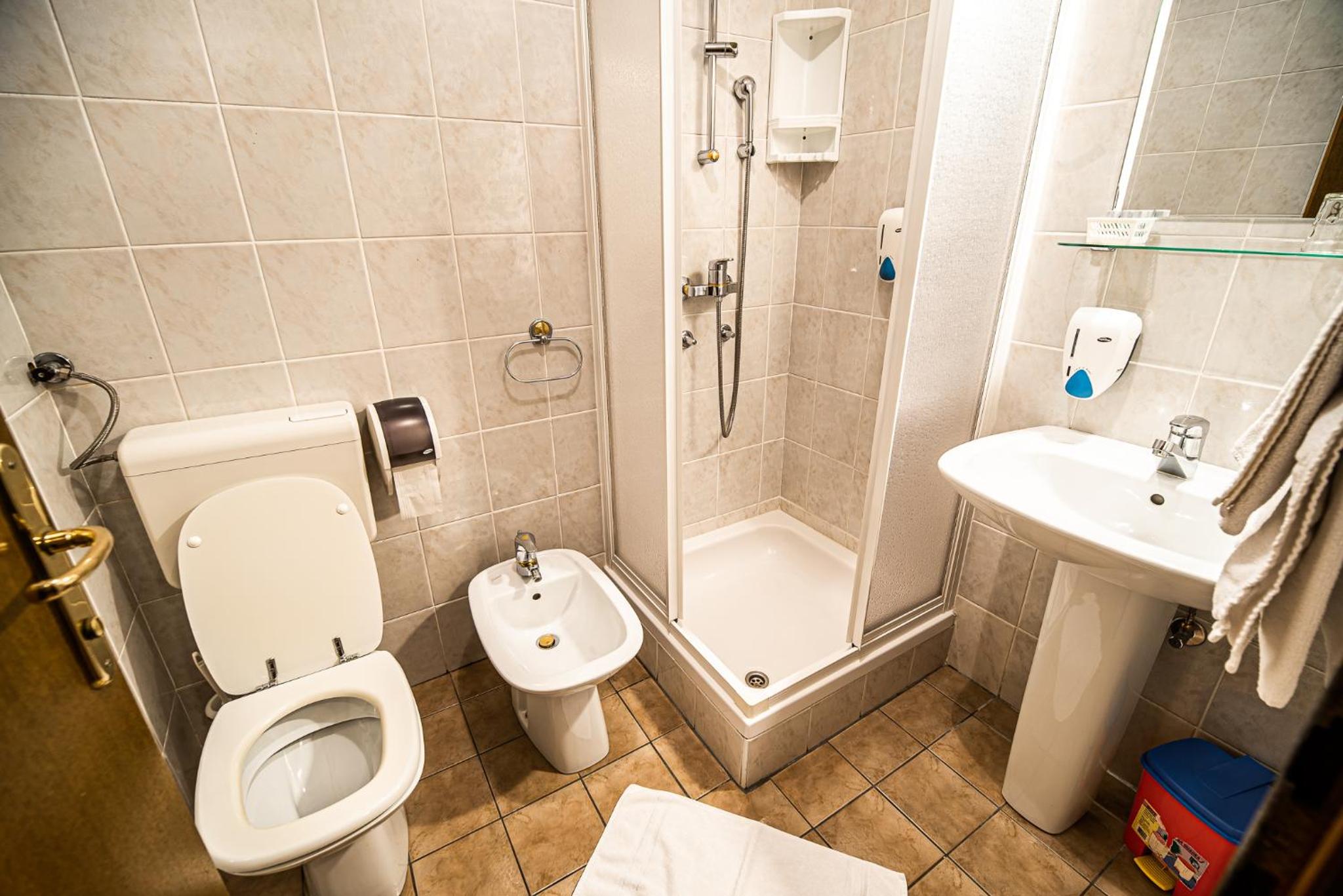 Triple Room with Balcony - Photo 43