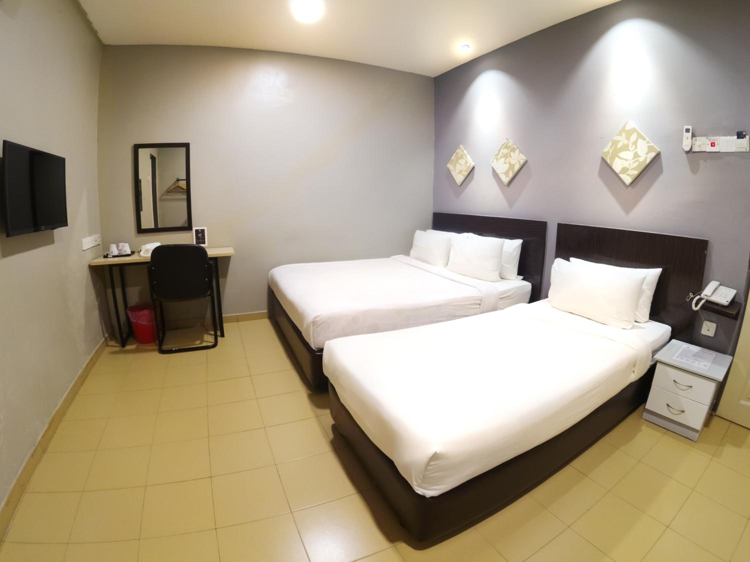 Triple room with No window