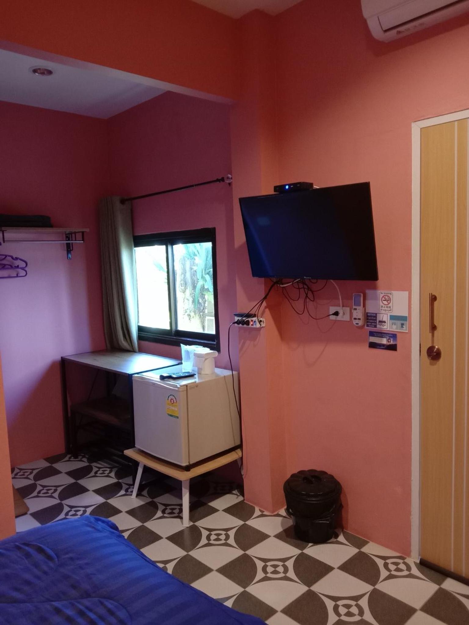 Standard Queen Room photo 3