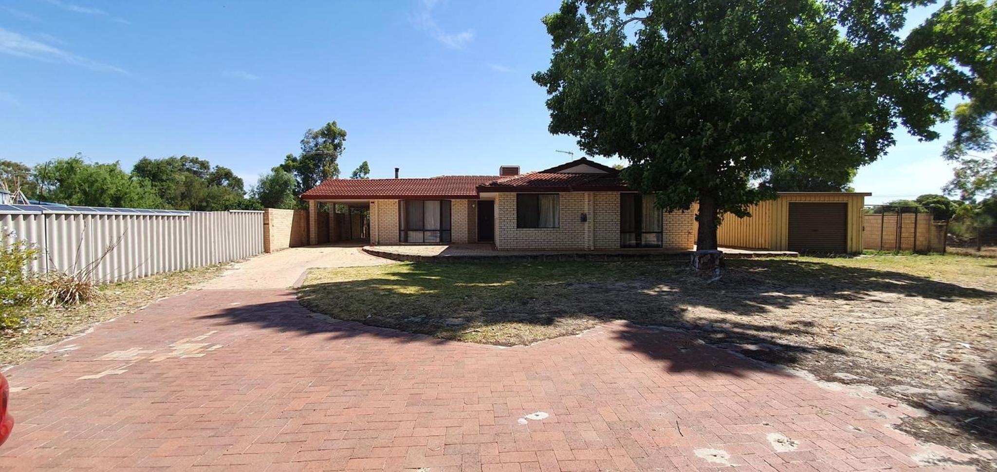 Four-Bedroom House photo 2