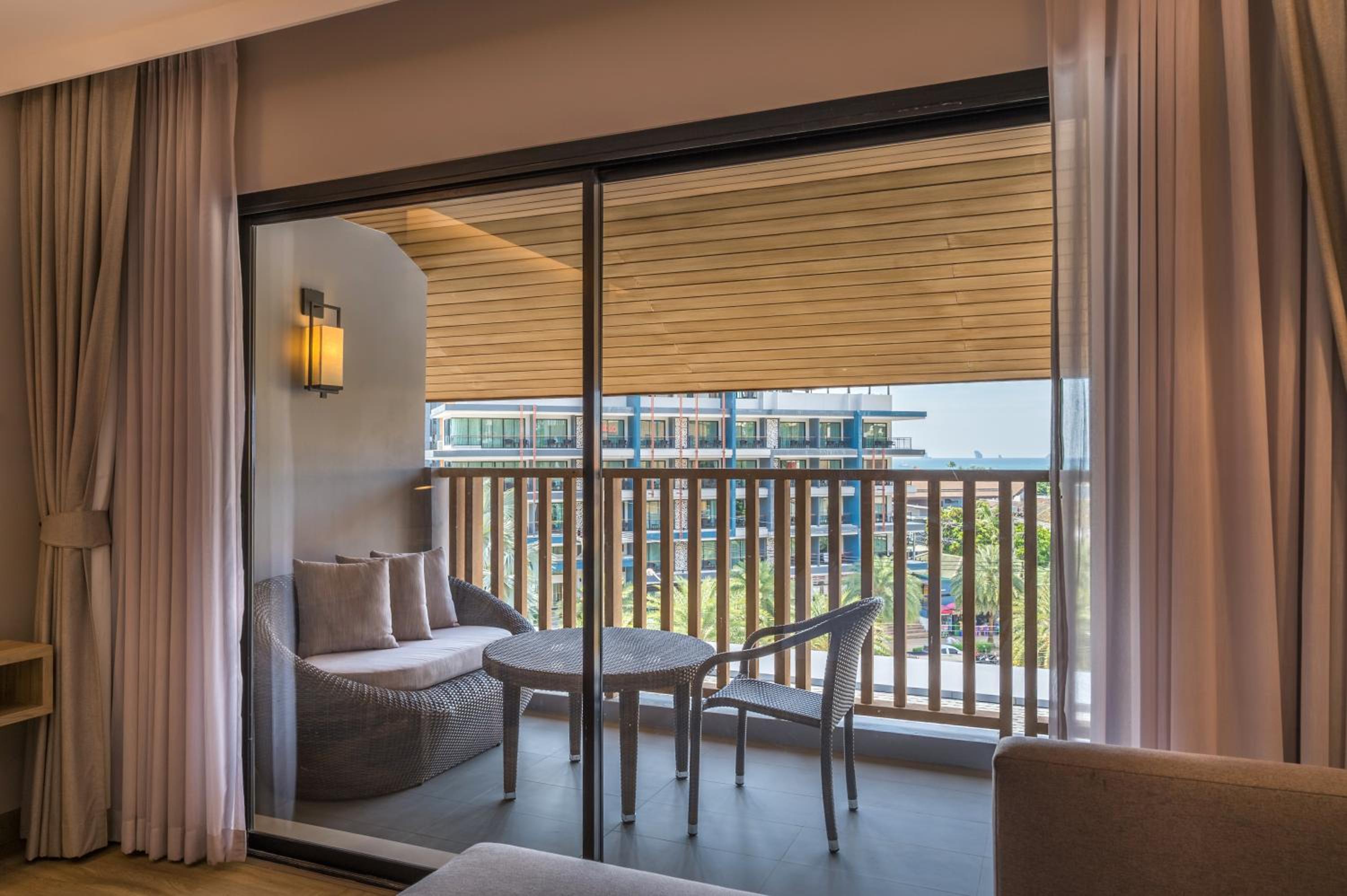 Premium King Room with Balcony photo 2