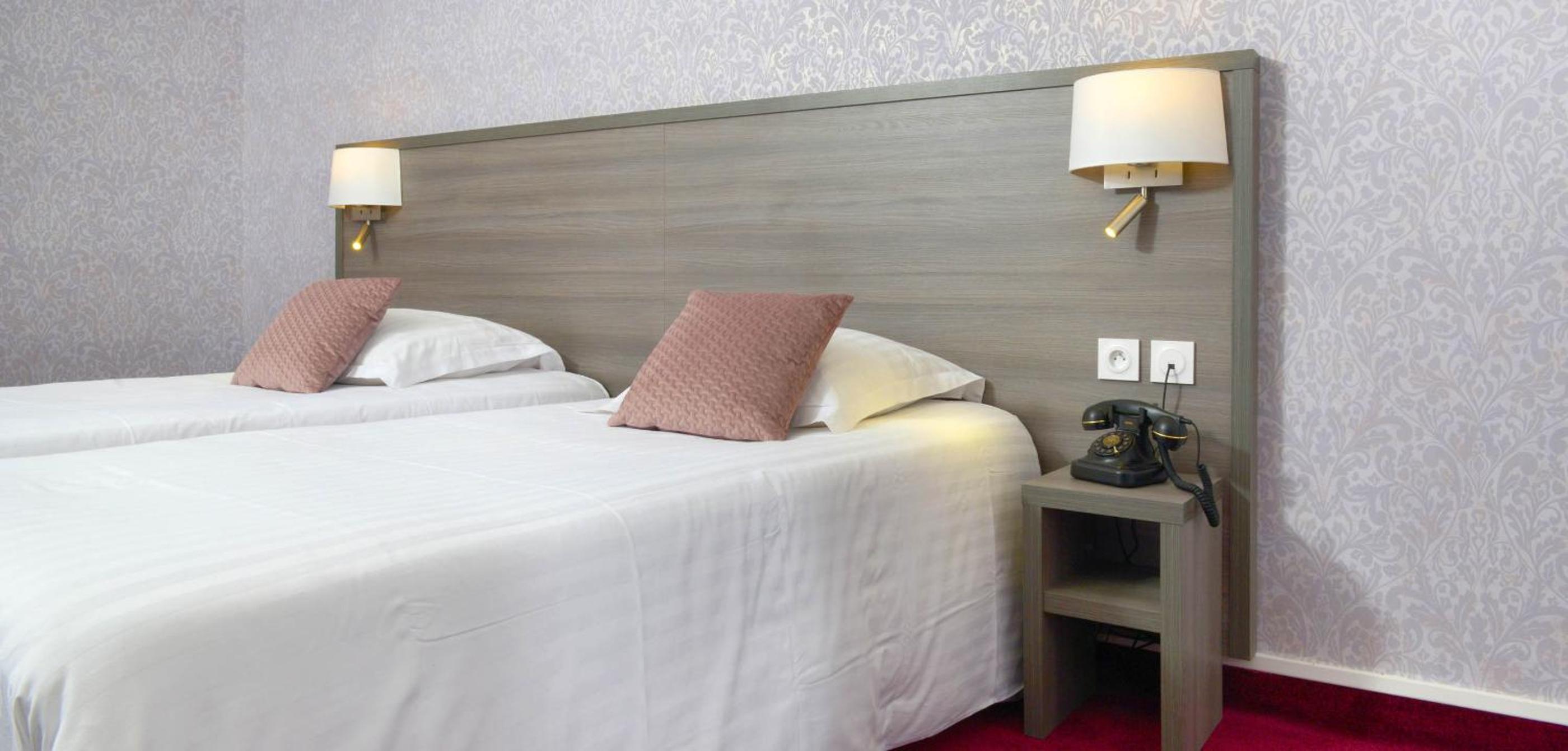 Prestige Twin Room - Photo 3