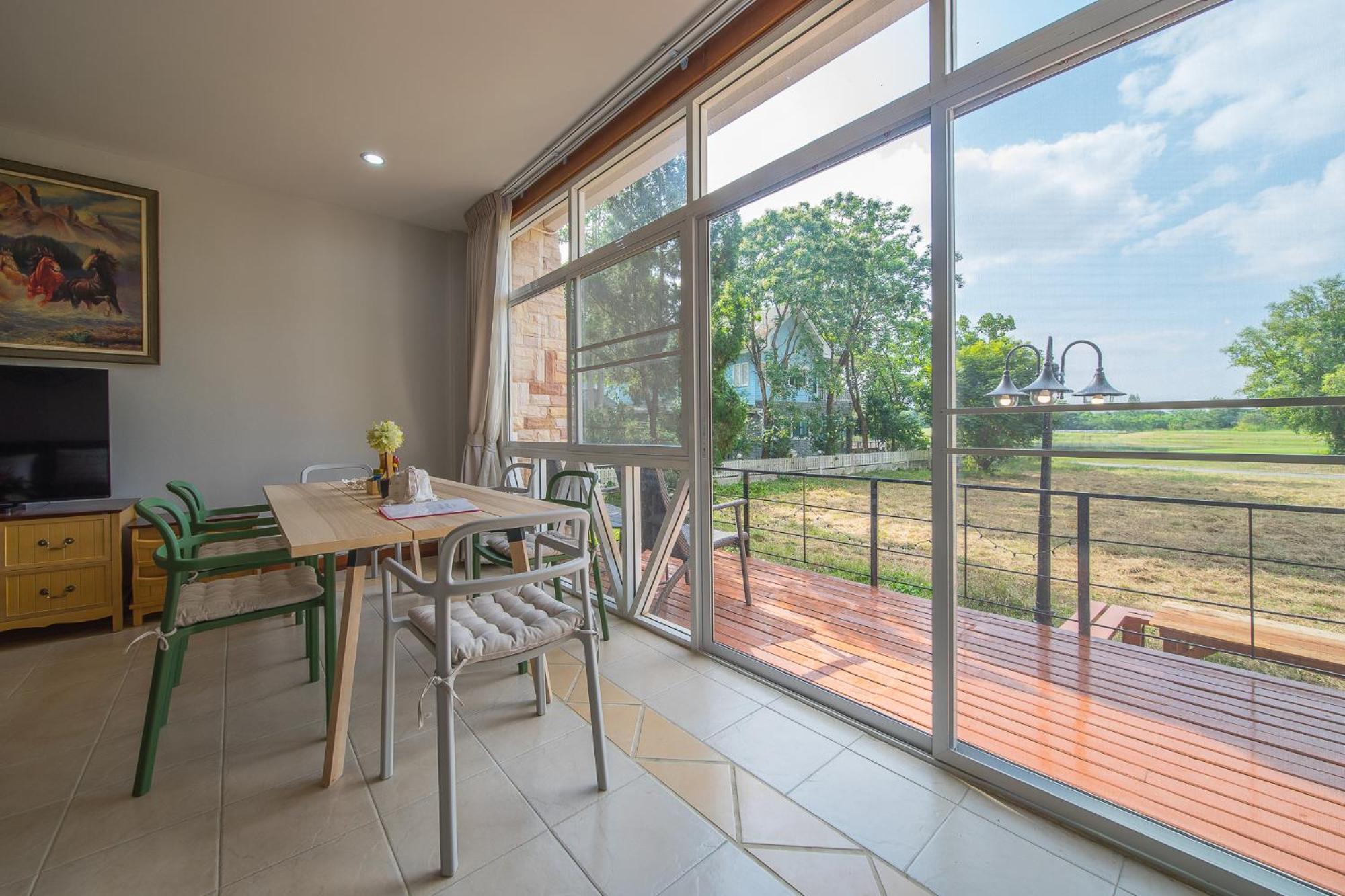Apartment with Terrace - Photo 3