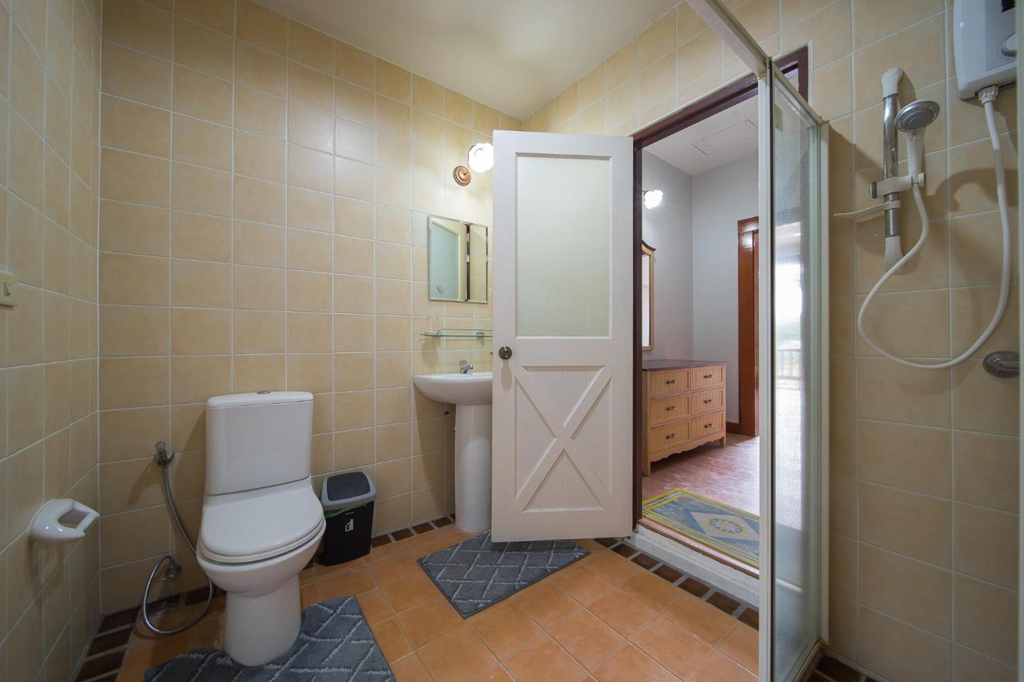 Apartment with Terrace - Photo 11