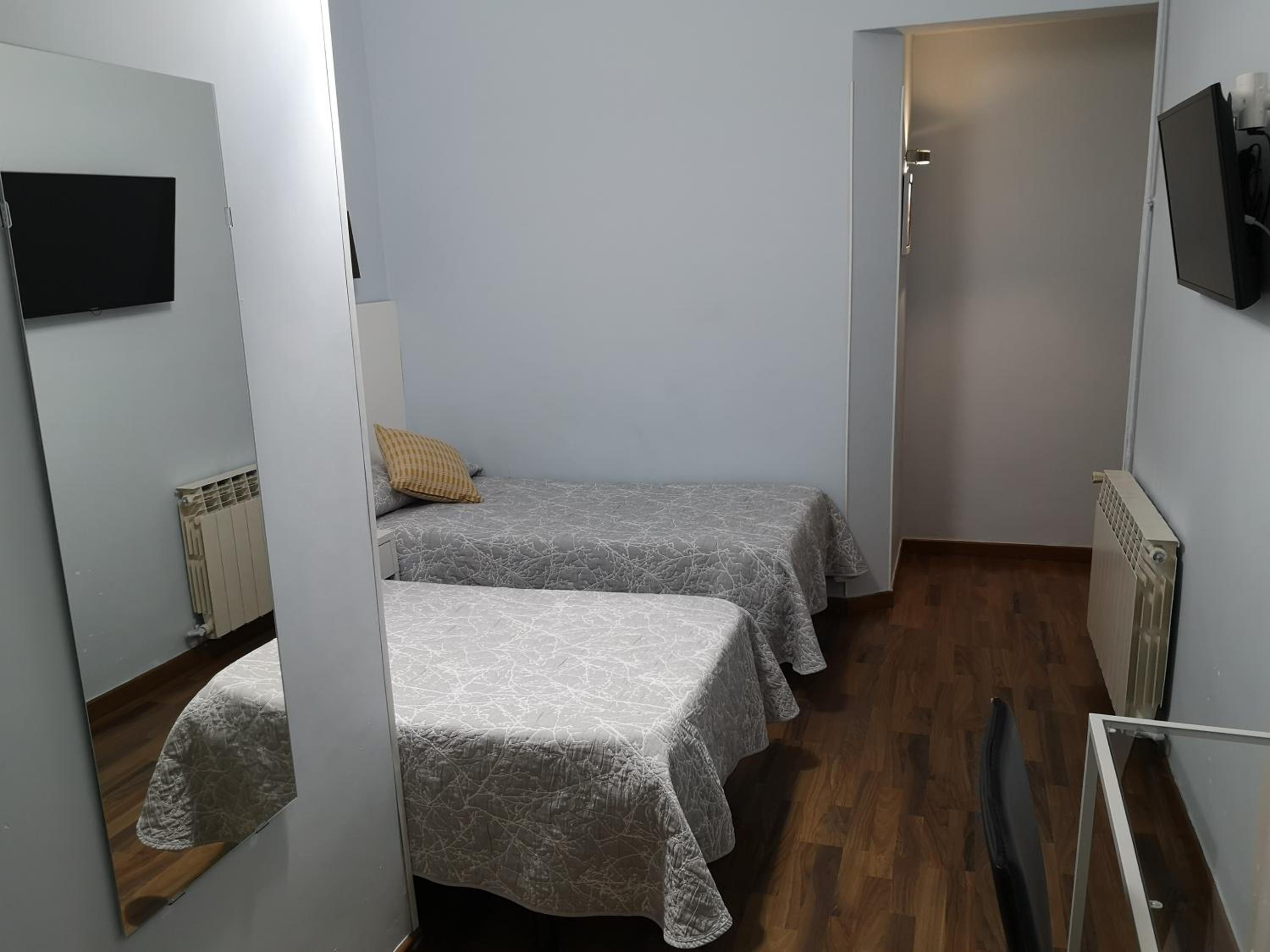 Twin Room with City View photo 2