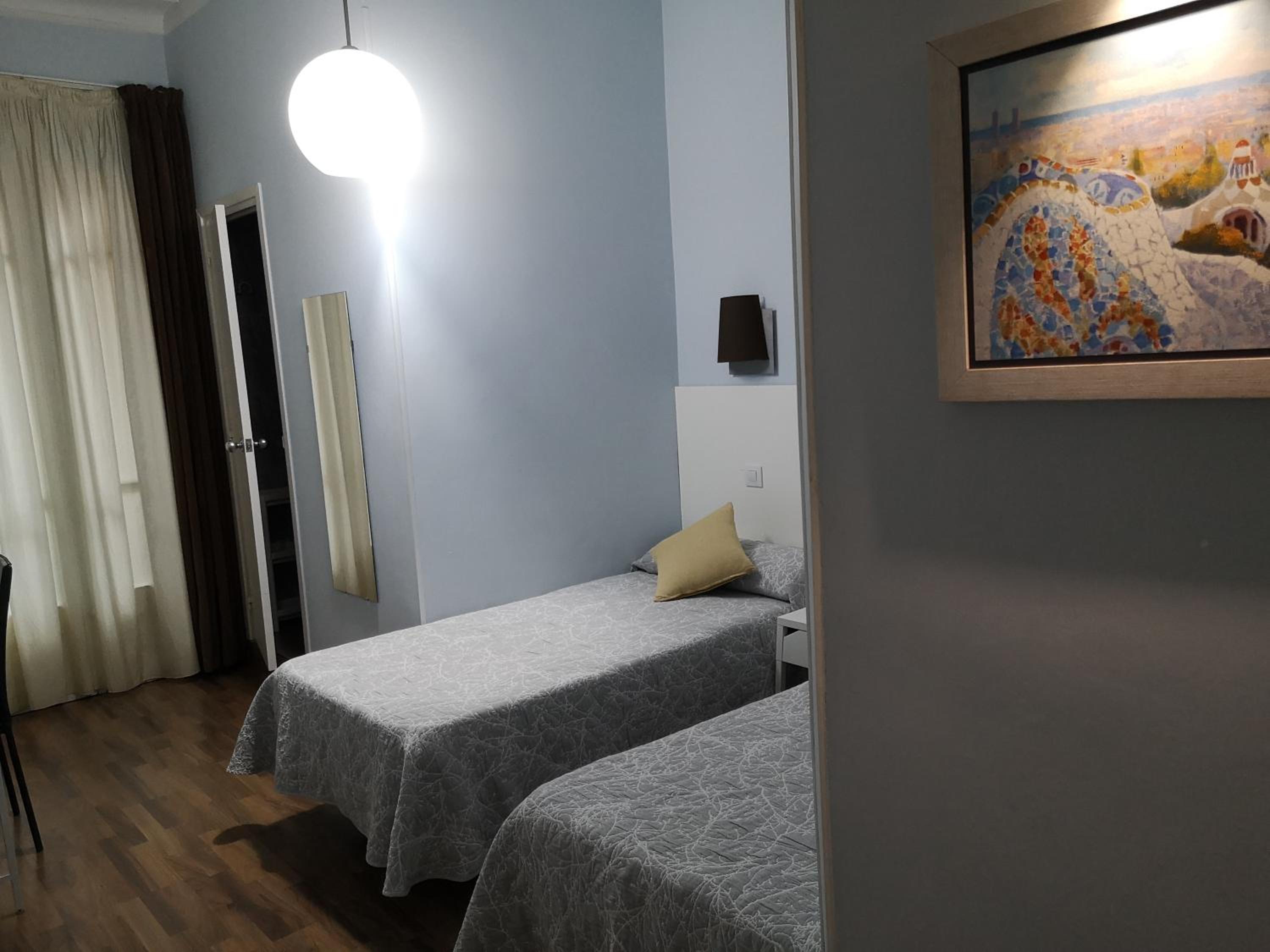 Twin Room with City View photo 3