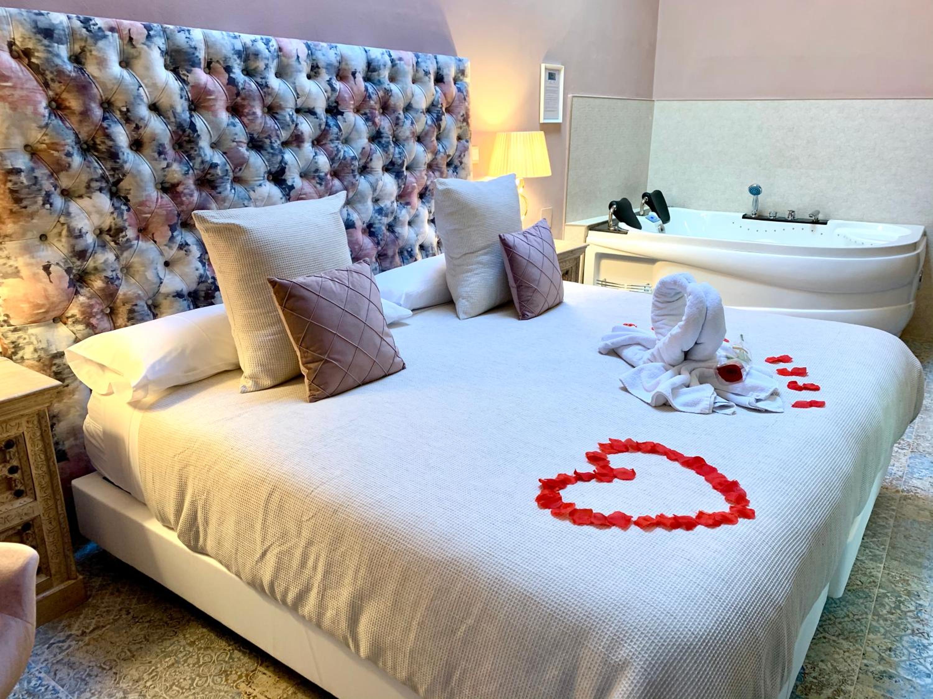 Suite con Jacuzzi Suite con Jacuzzi
