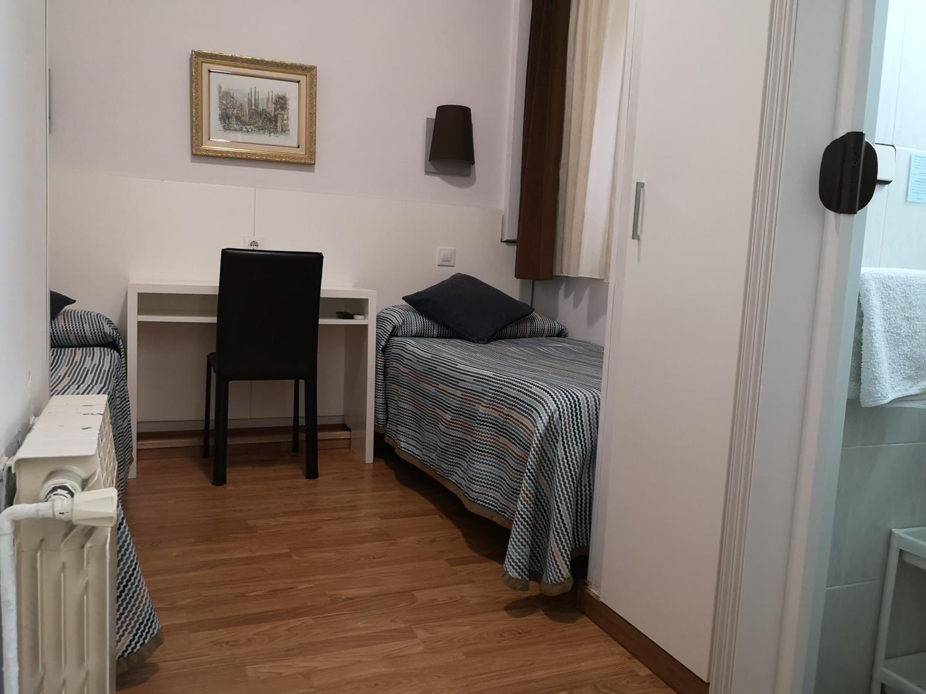 Small Twin Room photo 3