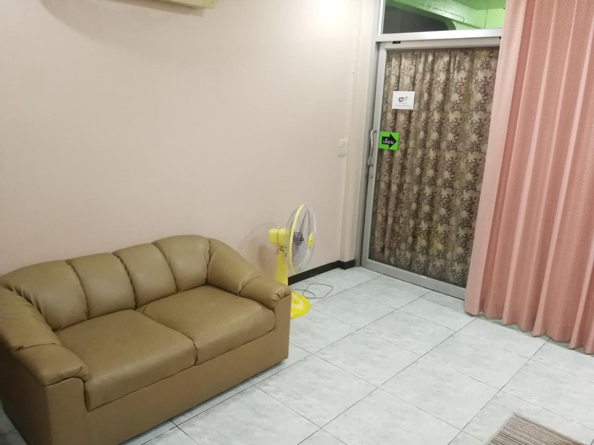 Twin Room with Shared Bathroom photo 3