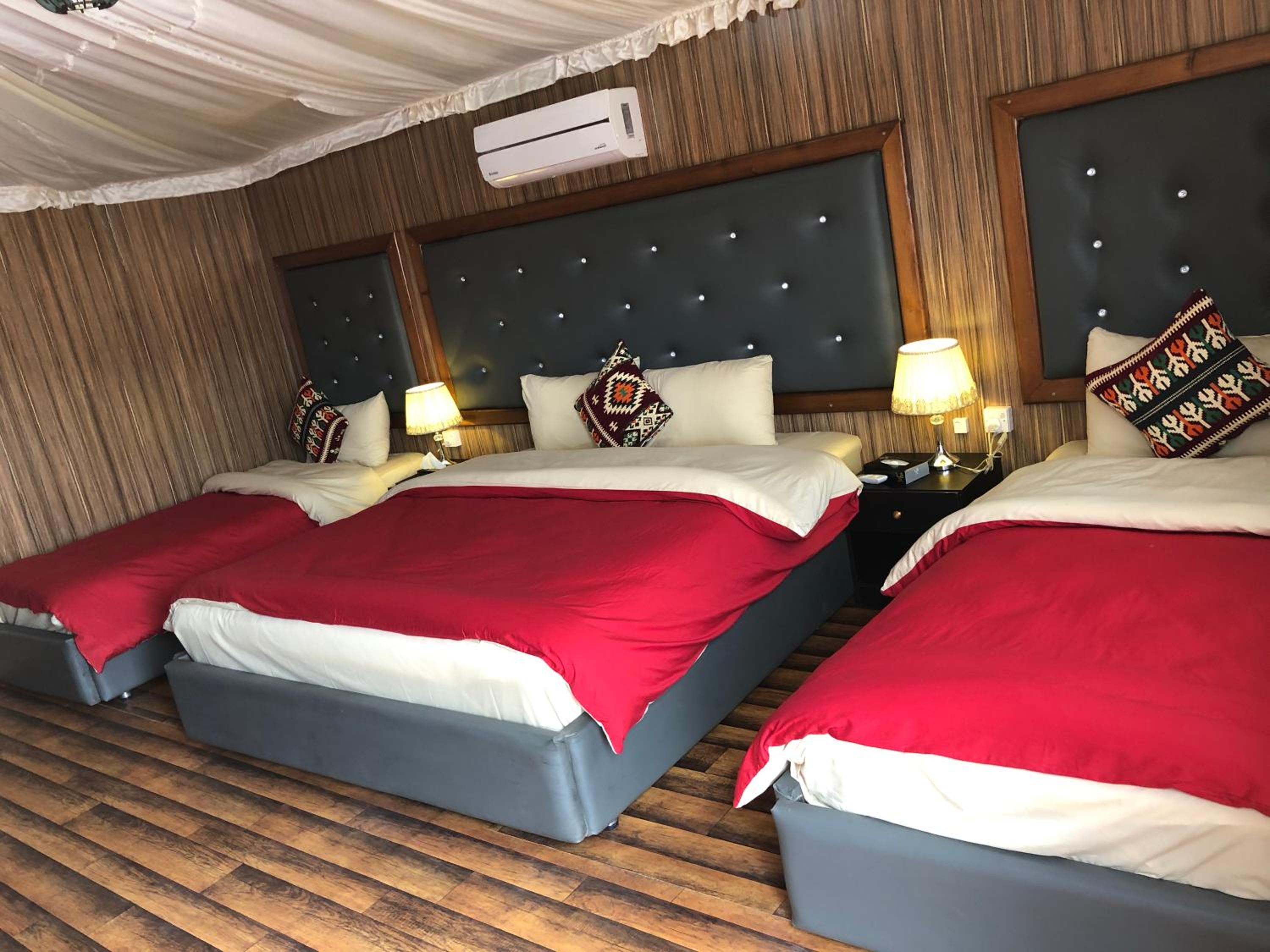 Deluxe Family Room - Photo 2
