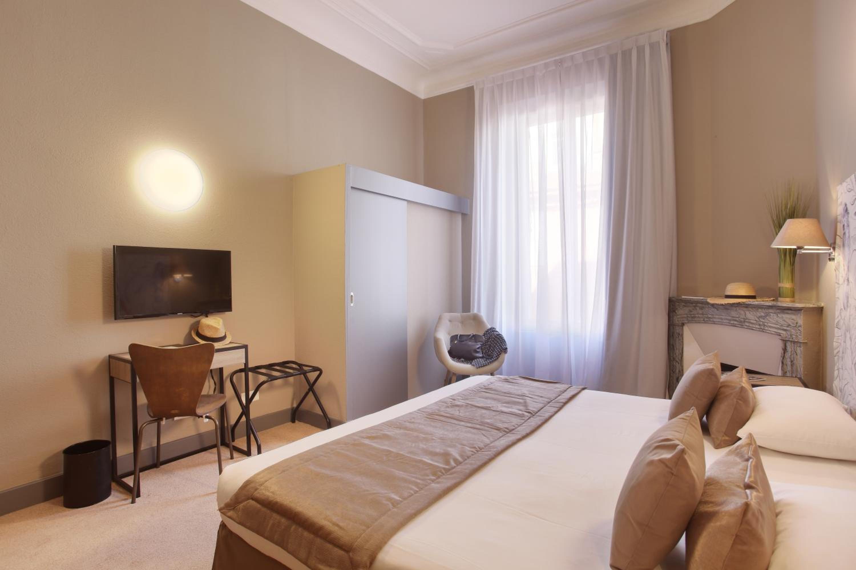 Double or Twin Superior Room - Photo 4