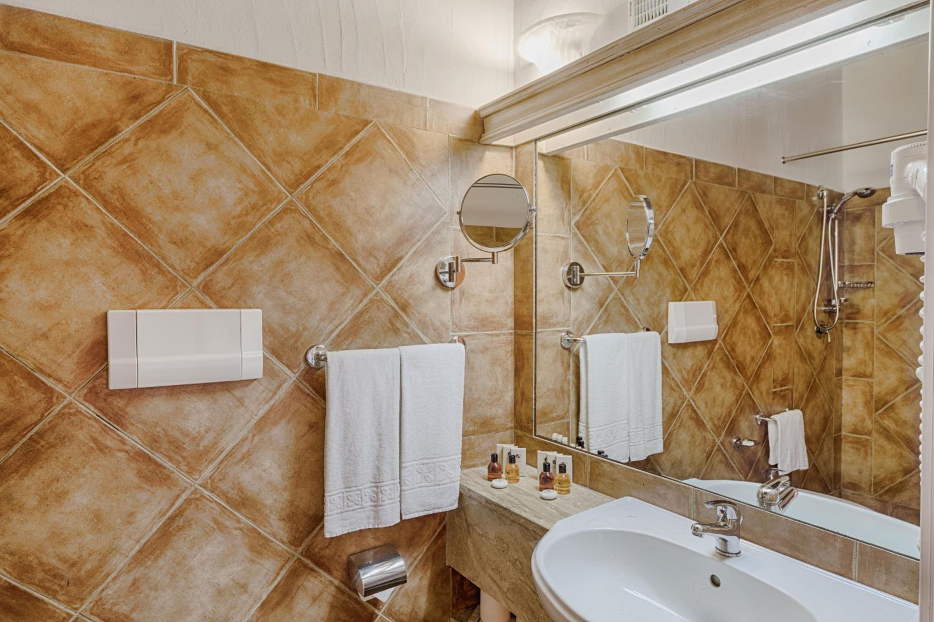 Classic Double or Twin Room - Photo 3
