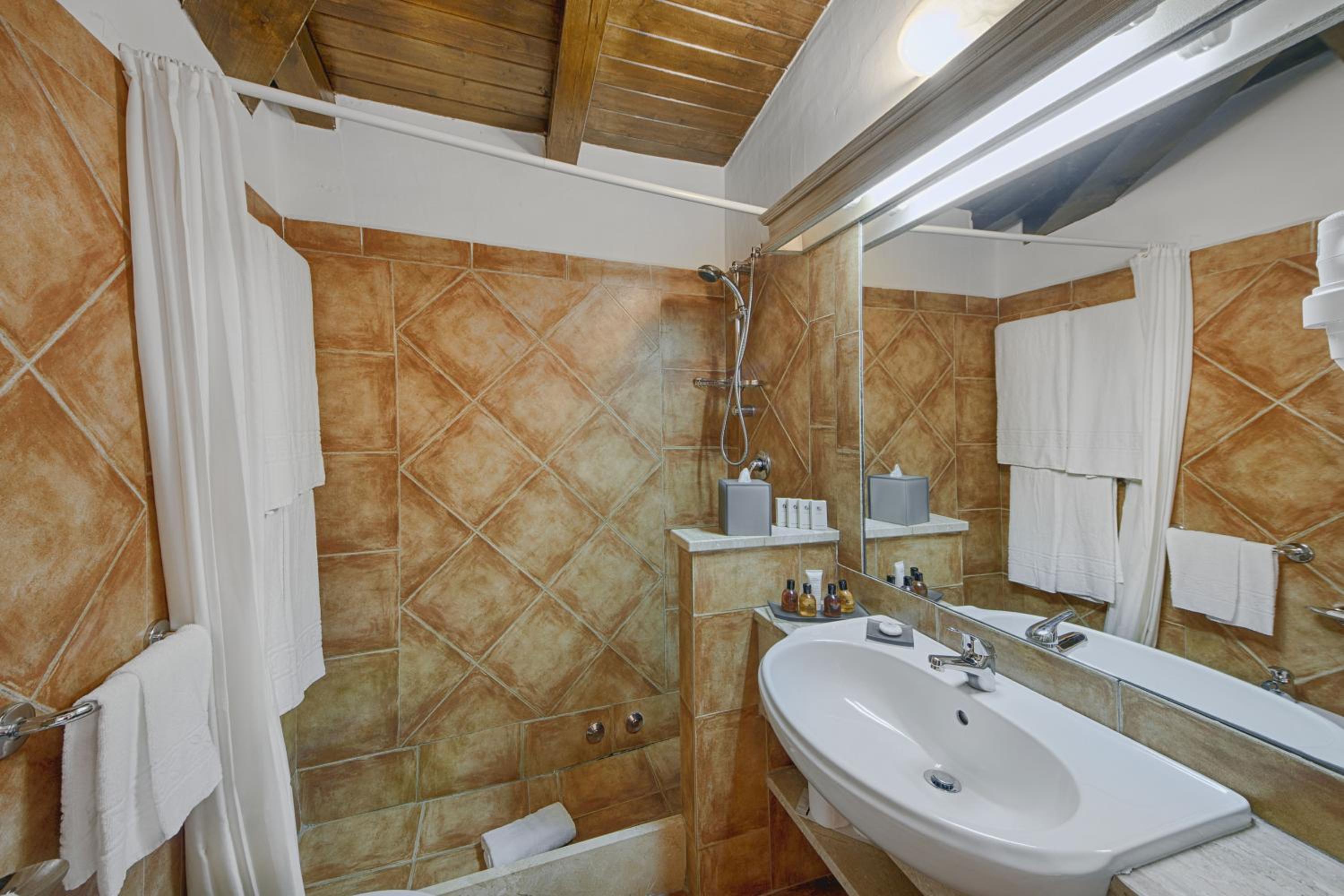 Superior Double or Twin Room - Photo 3