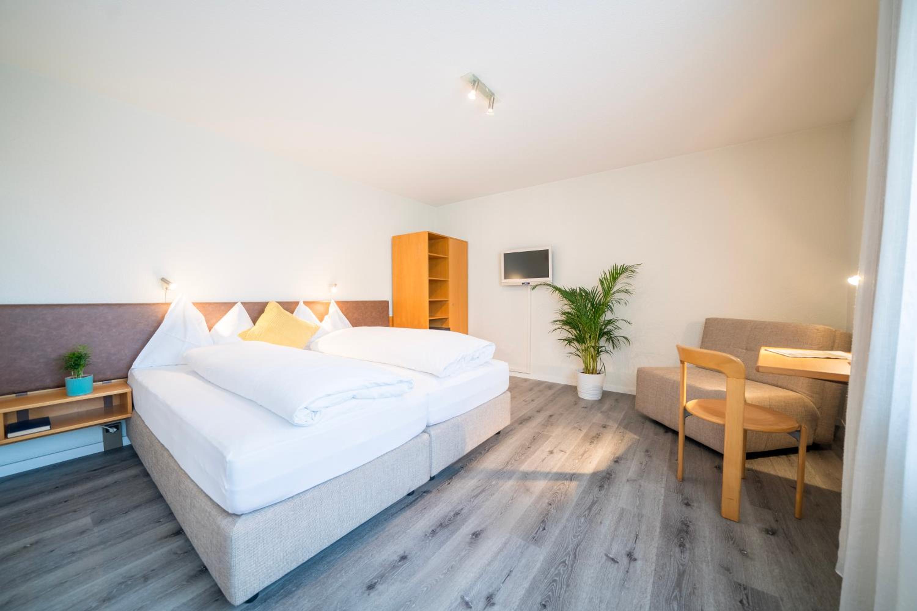 Double Room - Photo 5