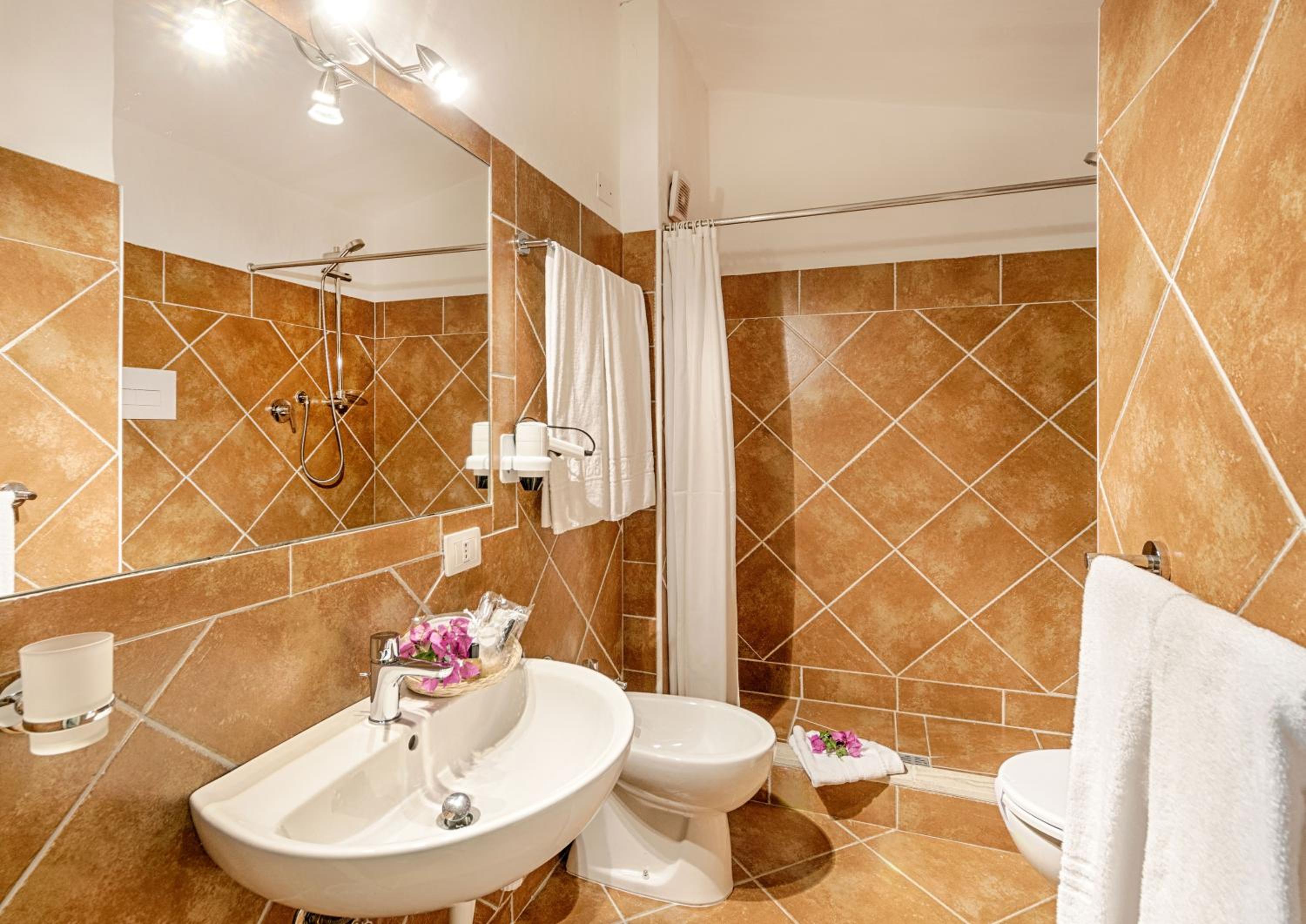 Classic Double or Twin Room - Photo 5