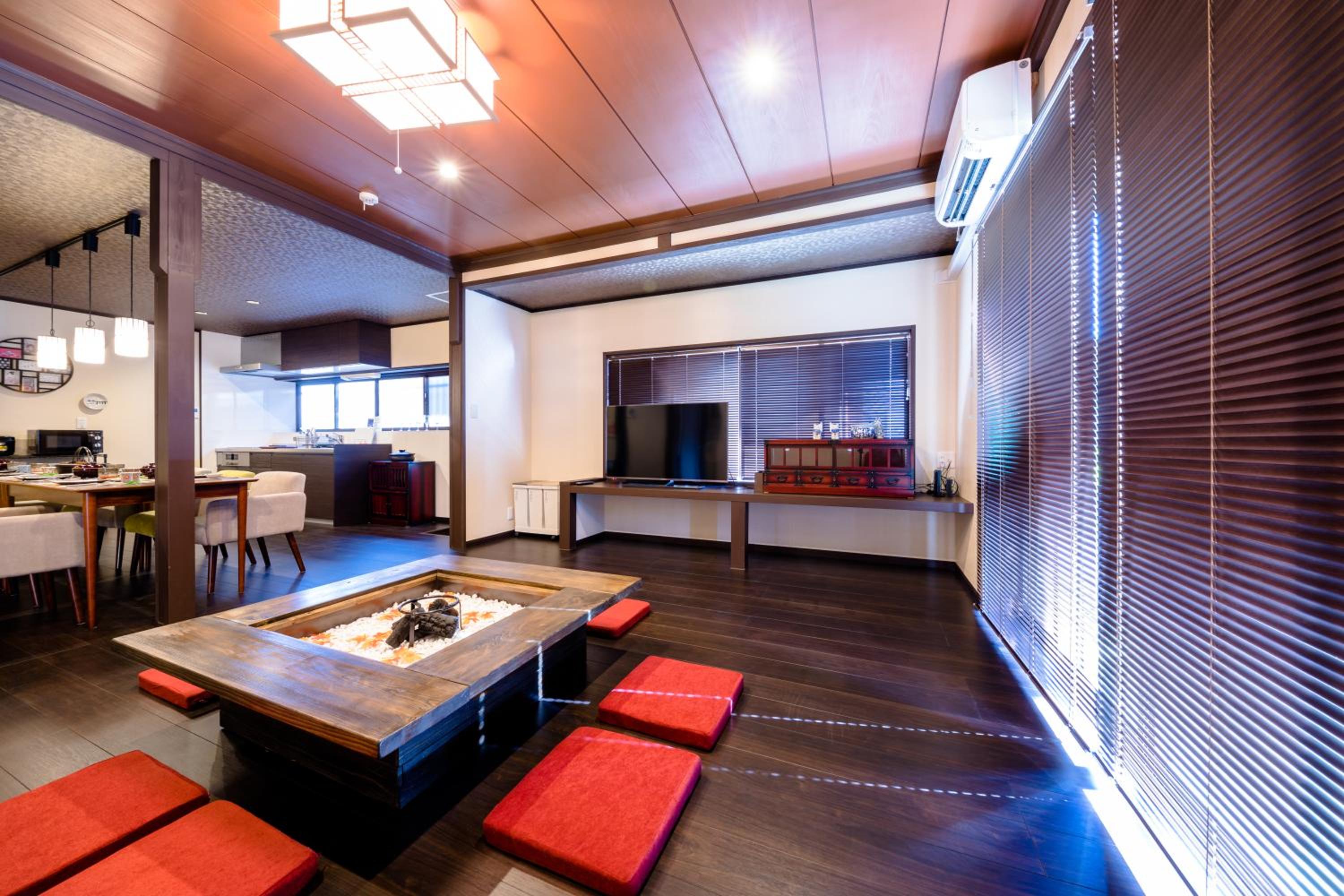 Villa - Photo 1