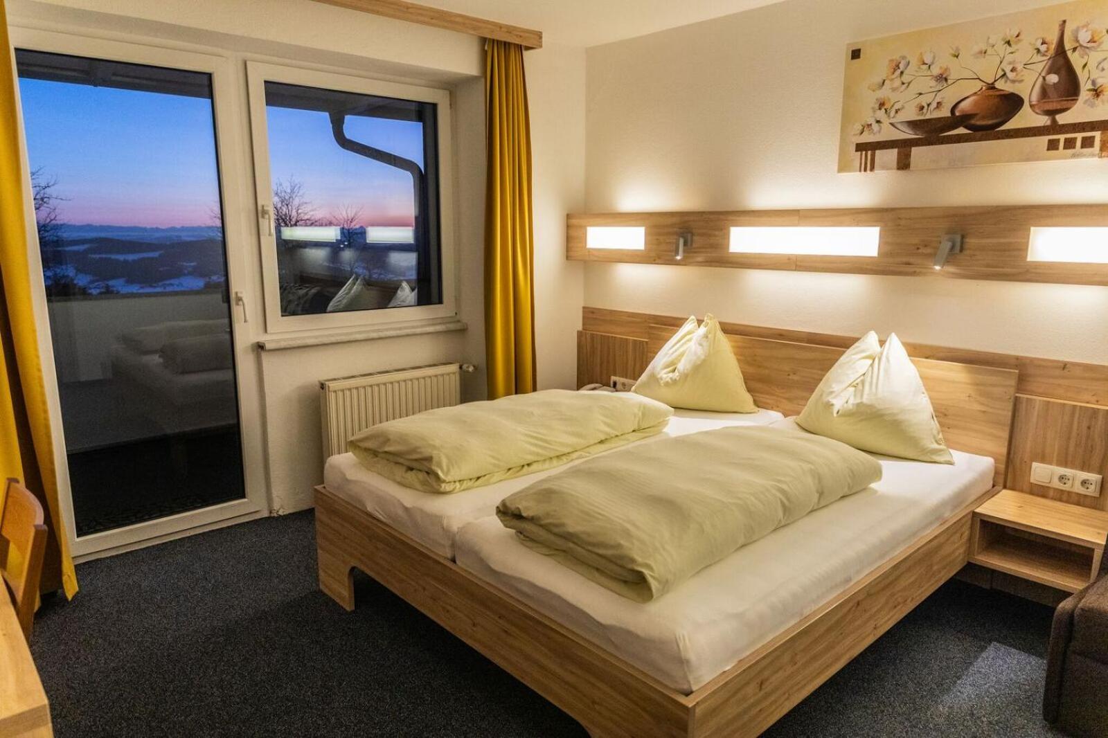 Double Room with Balcony (2 Adults + 1 Child) photo 1