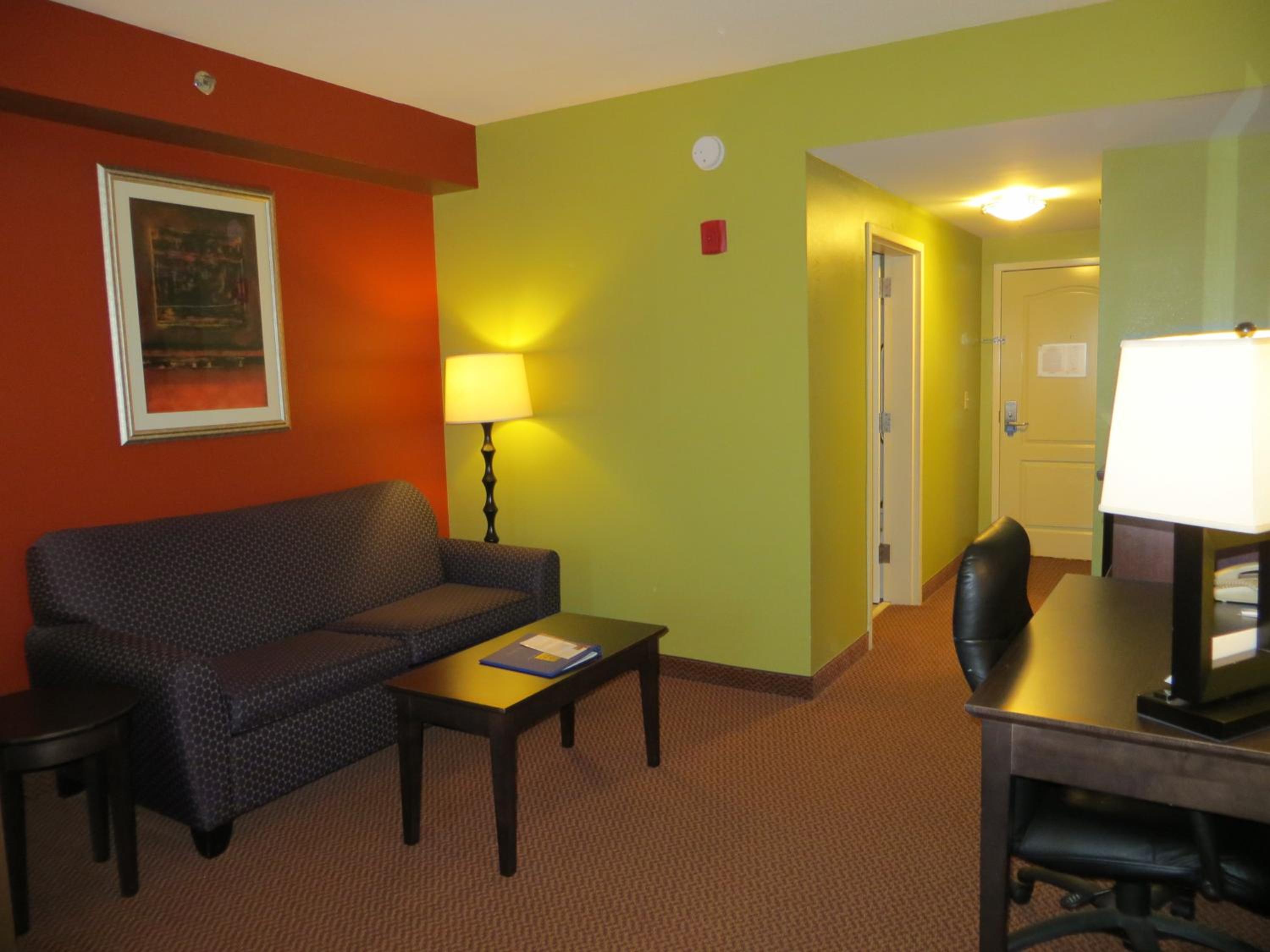 King Suite - Disability Access/Non-Smoking - Photo 7