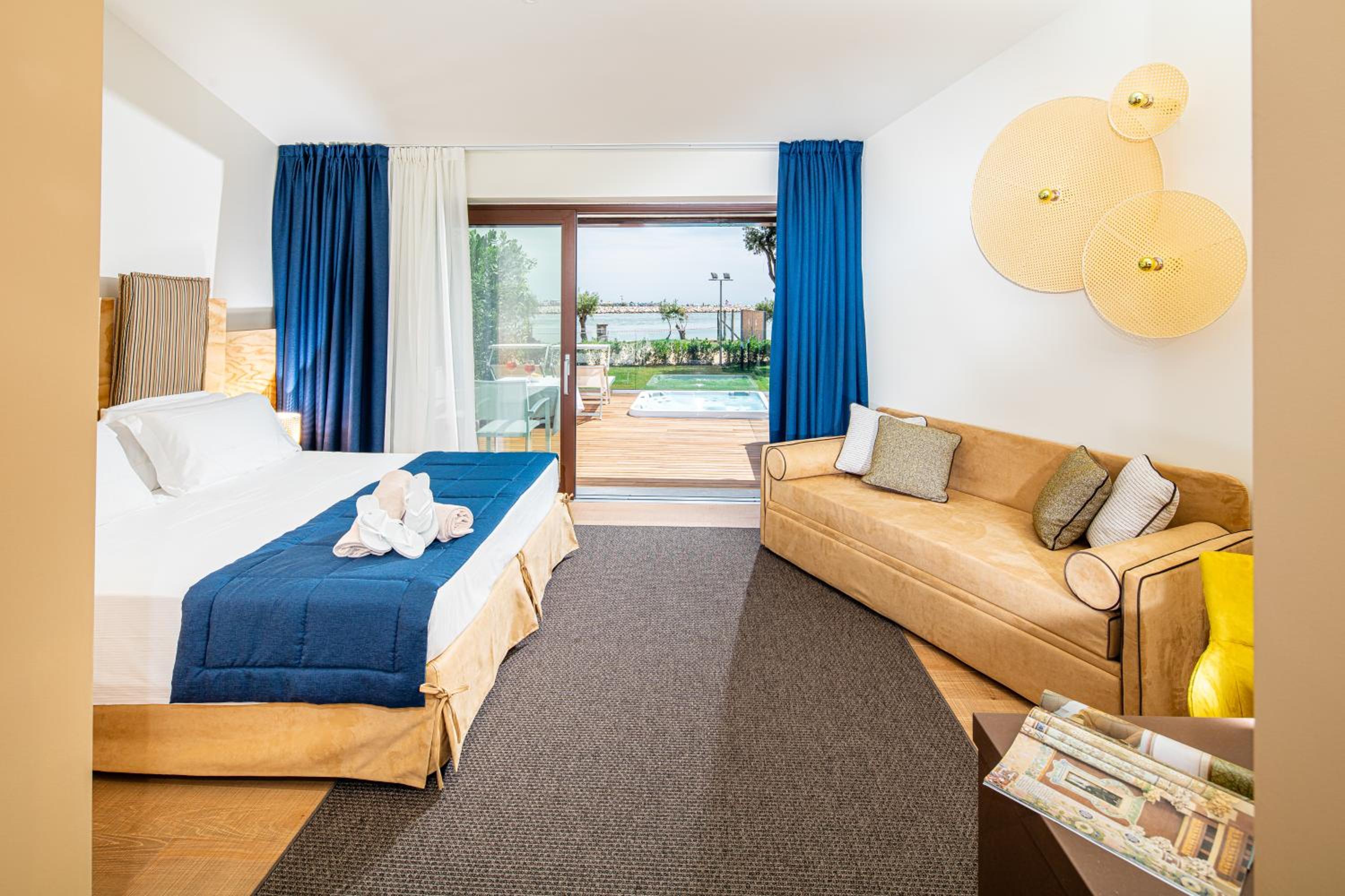 Triple Room with Terrace and Partial Sea View - Annex