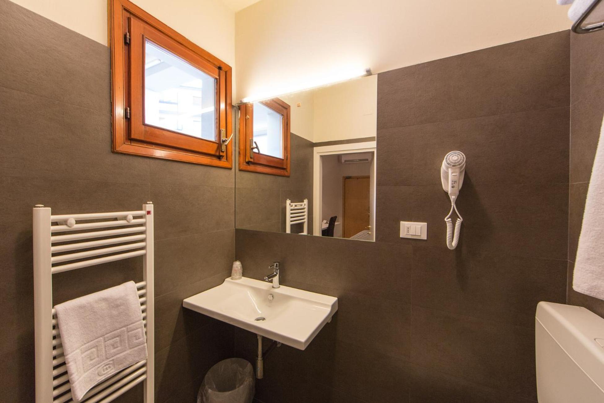 Single Room photo 2