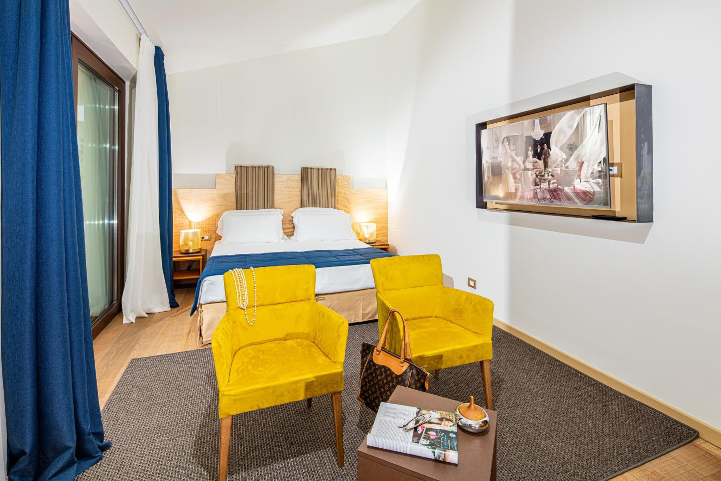 Double or Twin Room with Terrace and Partial Sea View - Annex