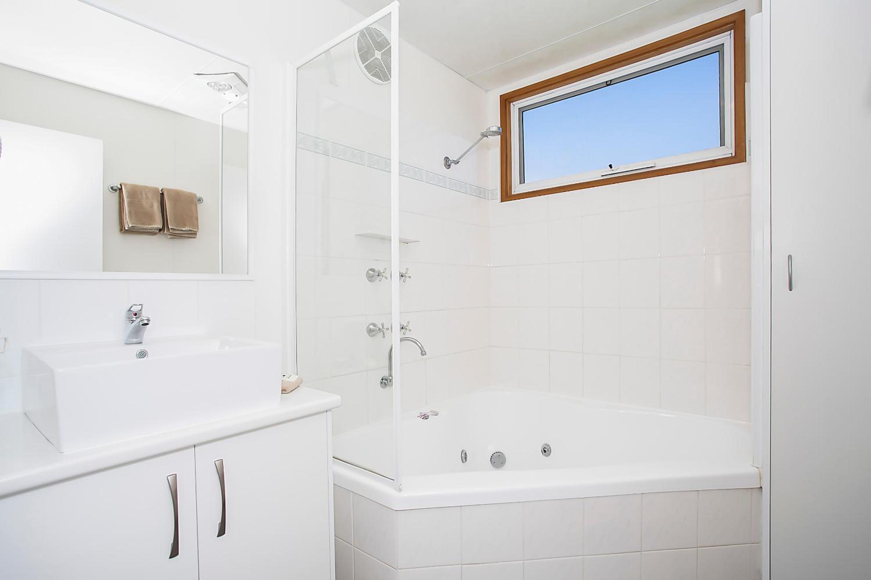 Cabin with Spa photo 2