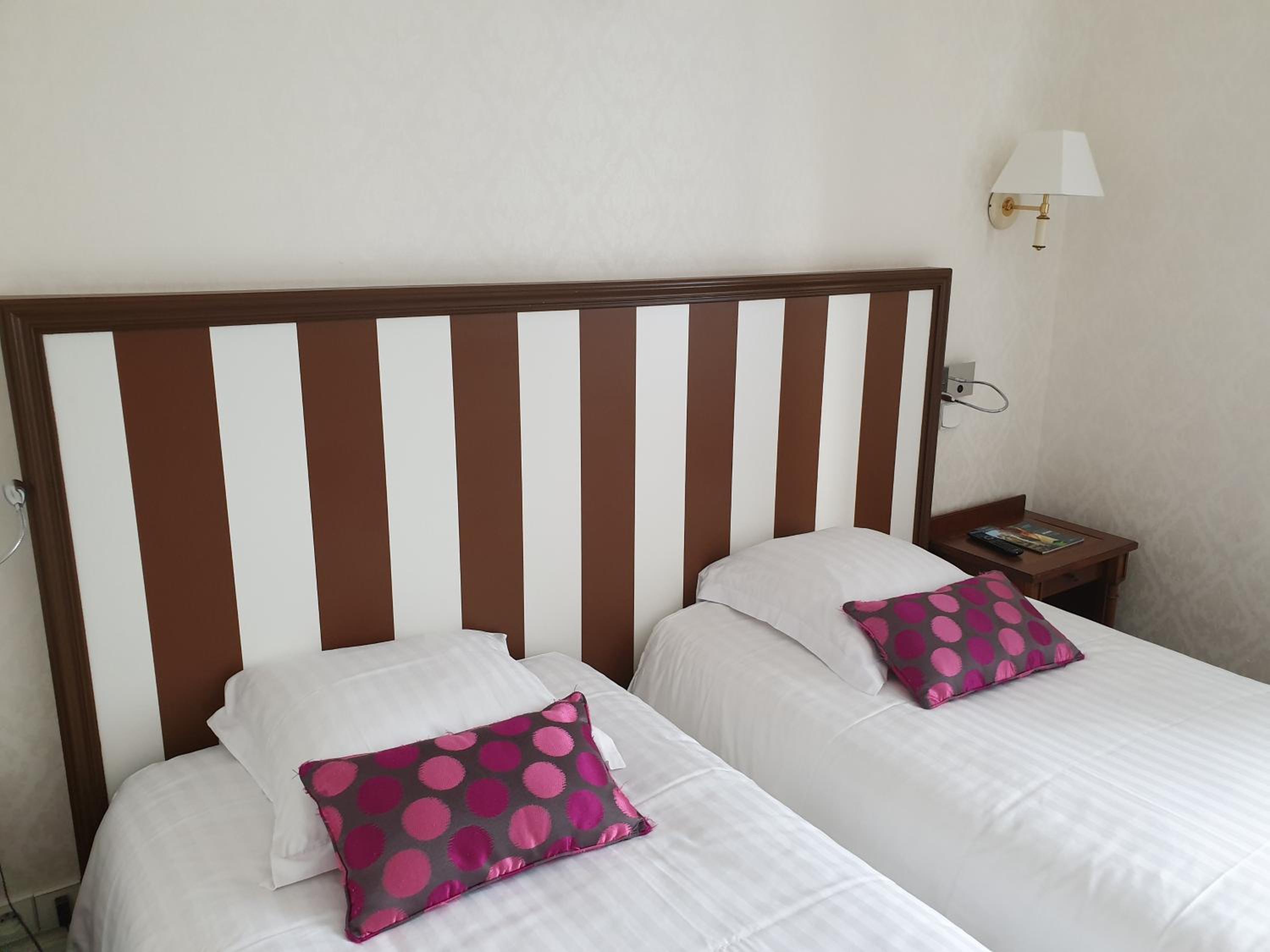 Privilege Twin Room - Photo 1