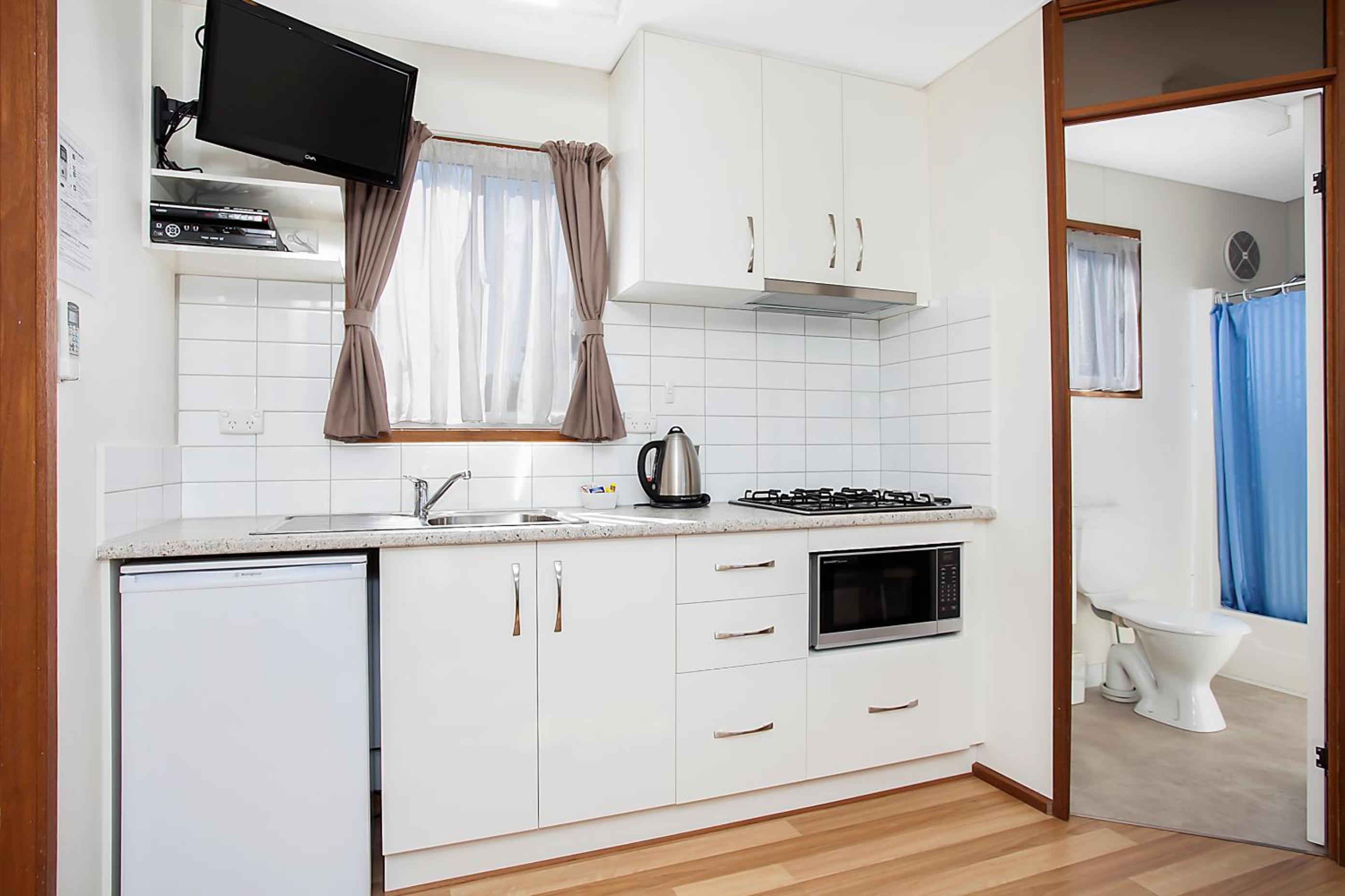 One-Bedroom Cabin photo 2